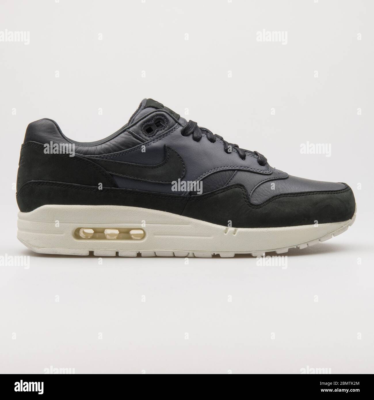 Nike air max trainers hi-res stock photography and images - Page 7 - Alamy