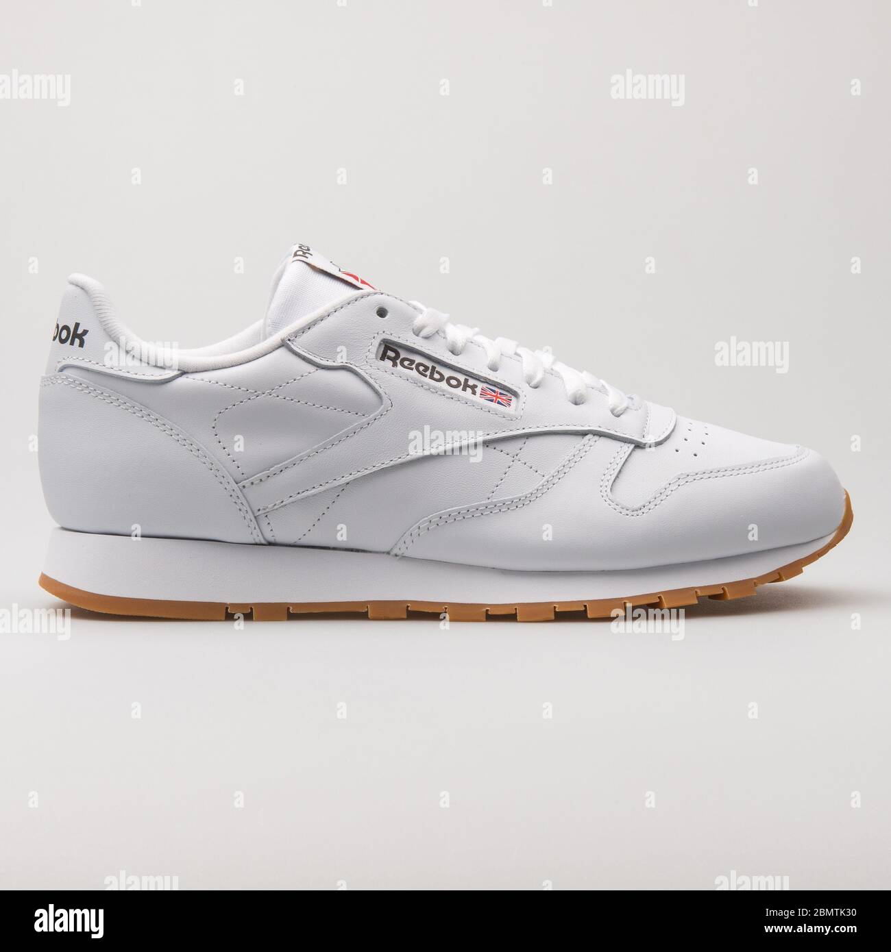 comida gritar Astrolabio VIENNA, AUSTRIA - FEBRUARY 19, 2018: Reebok Classic Leather white sneaker  on white background Stock Photo - Alamy