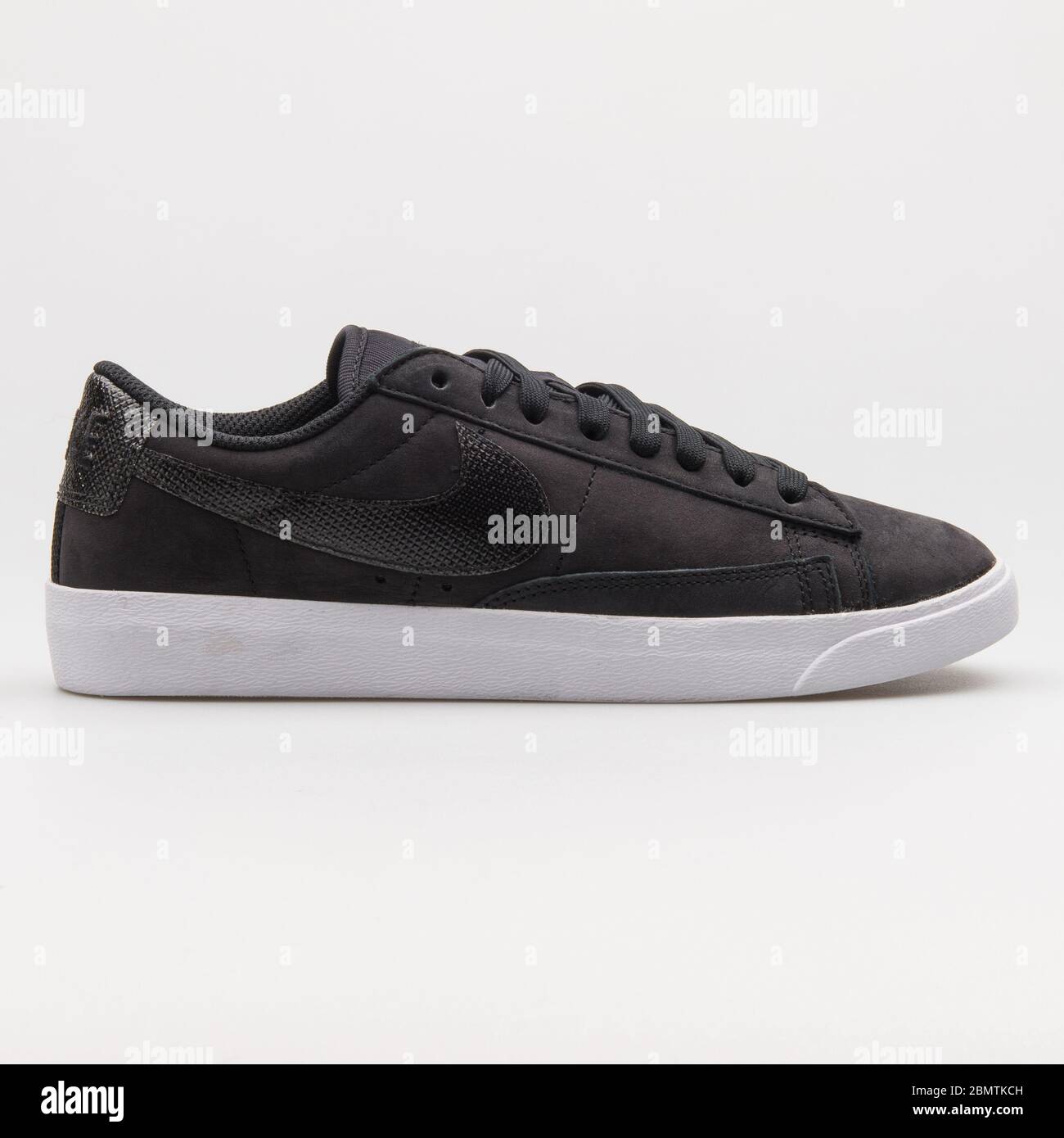 nike blazer deconstructed black