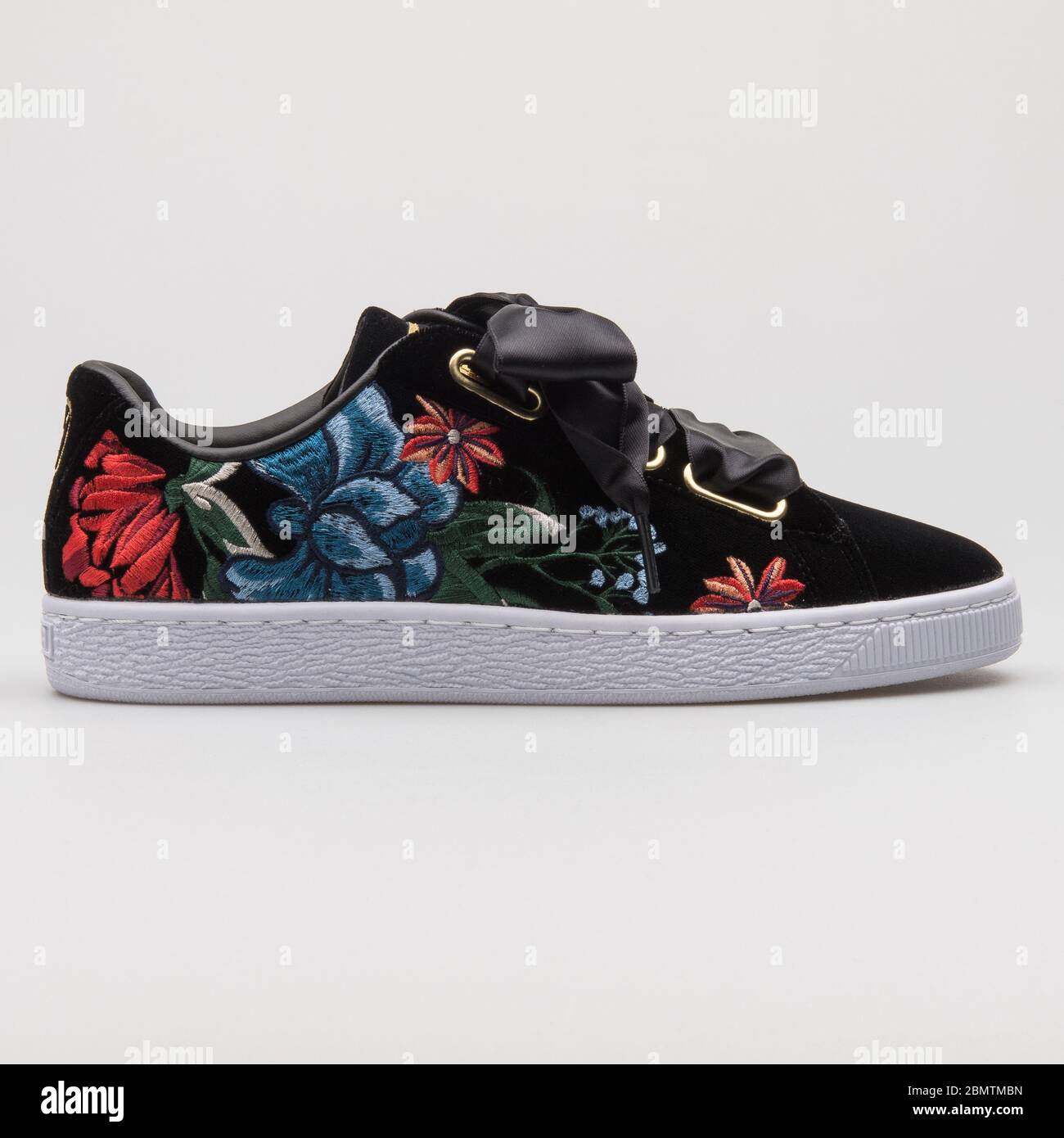 receiving Glossary Banishment Blue and black puma sneakers hi-res stock photography and images - Alamy receiving Glossary Banishment Blue and black puma sneakers hi-res stock photography and images - Alamy