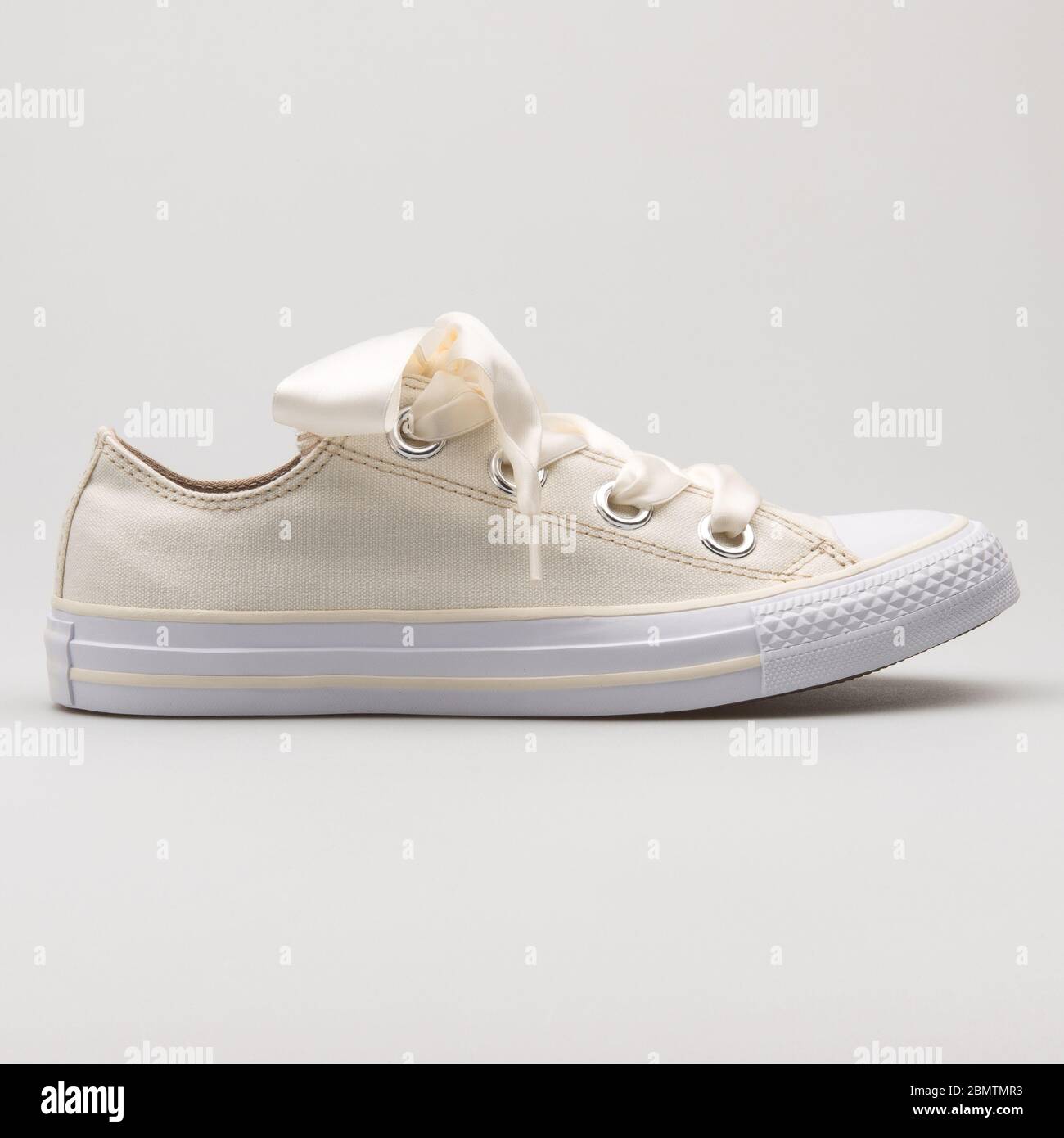 VIENNA, AUSTRIA - FEBRUARY 19, 2018: Converse Chuck Taylor All Star Big  Eyelets OX beige and white sneaker on white background Stock Photo - Alamy