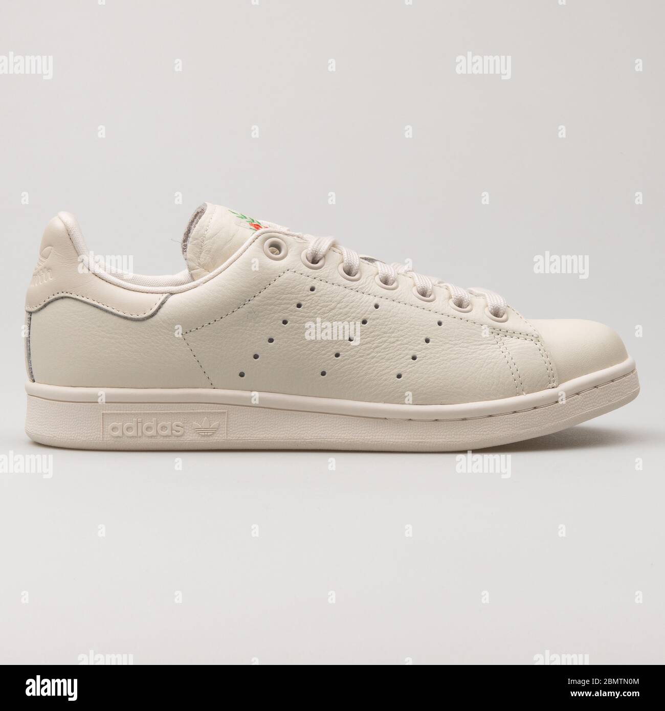 Stan smith sneaker hi-res stock photography and images - Alamy