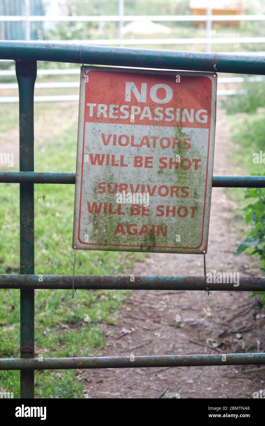 no trespassing, violators will be shot, survivors will be shot again, notice Stock Photo