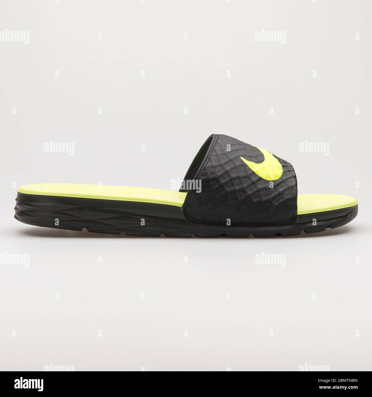 nike benassi 2018