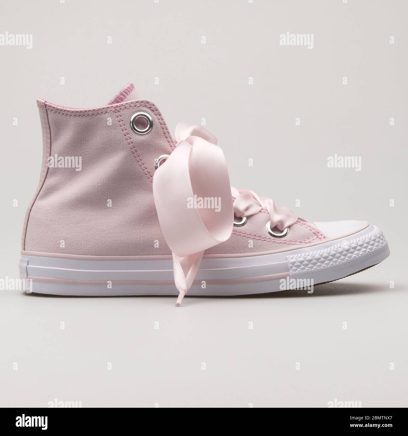 converse rose 19