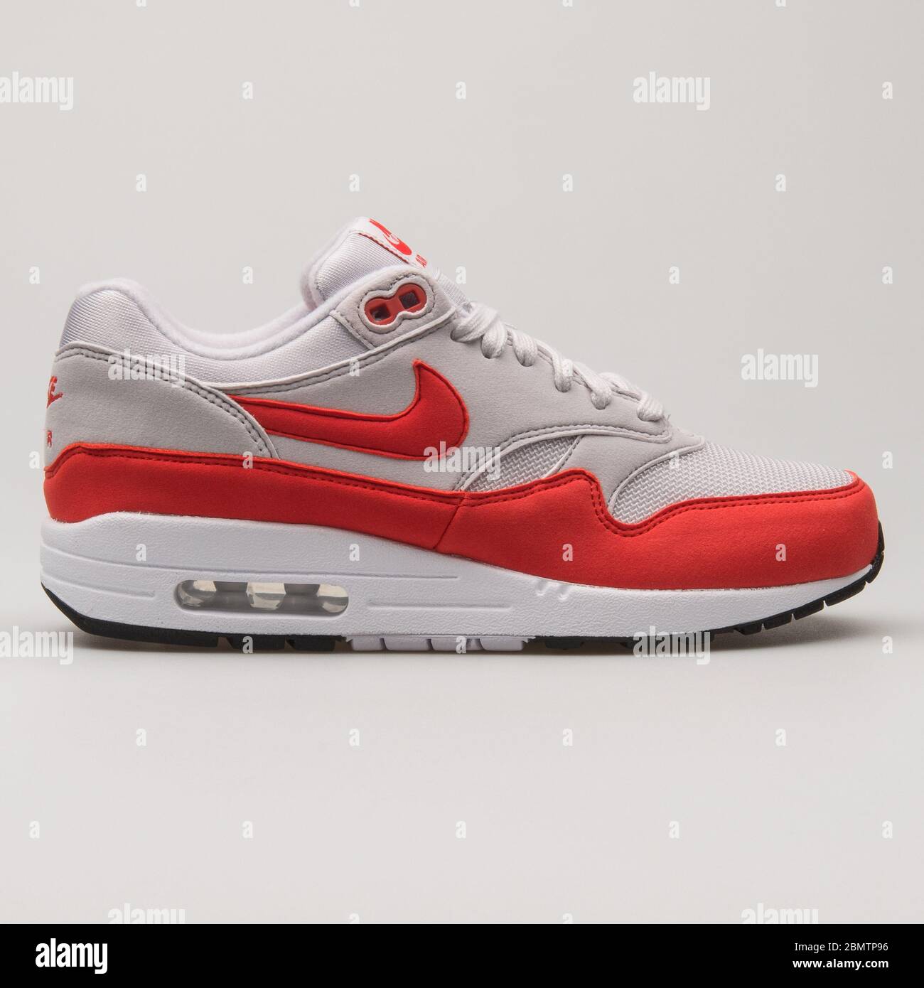 Air max nike red white hi-res stock photography and images - Alamy