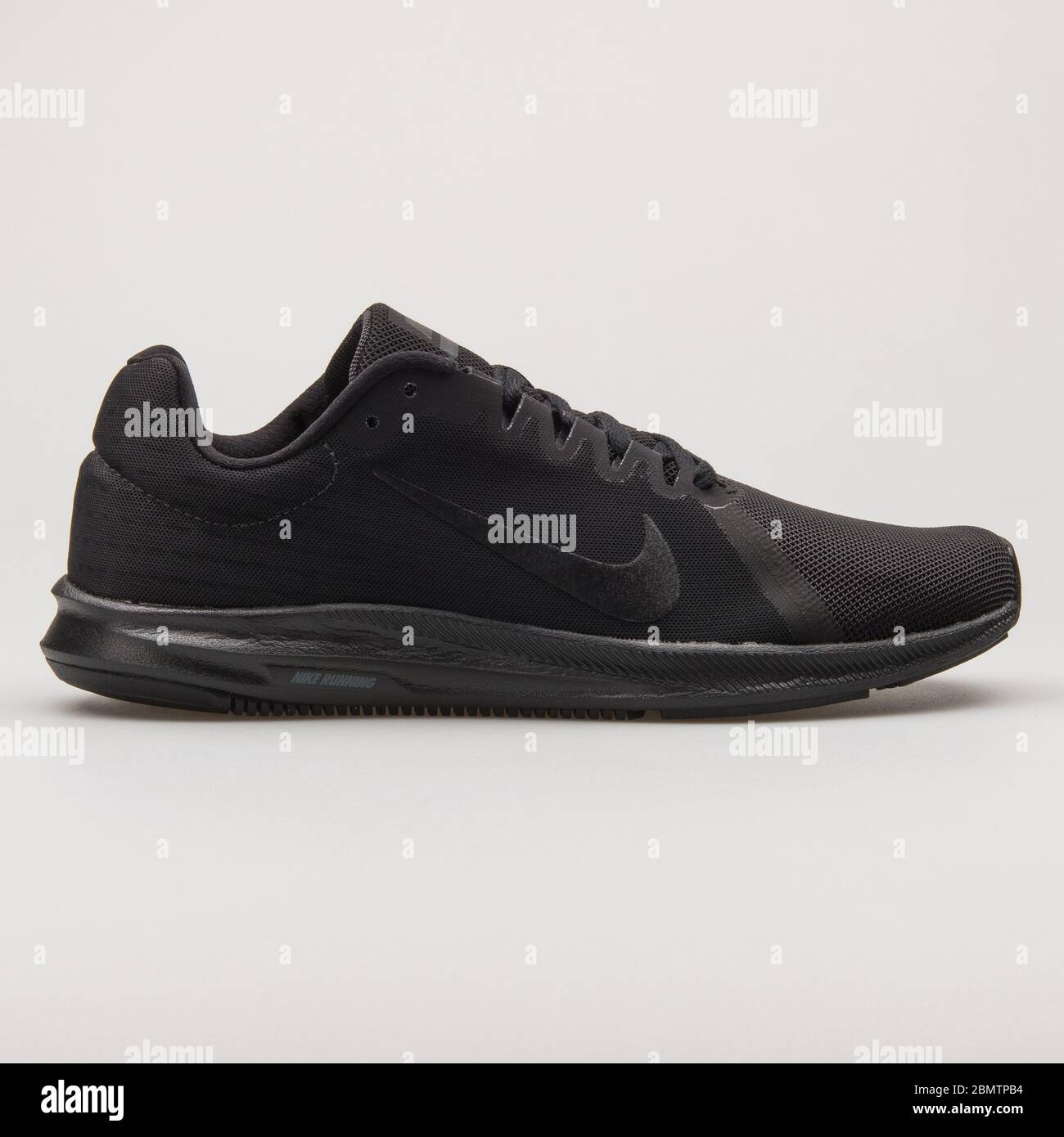 Black and white nike sneakers hi res stock photography and images Page 20 Alamy