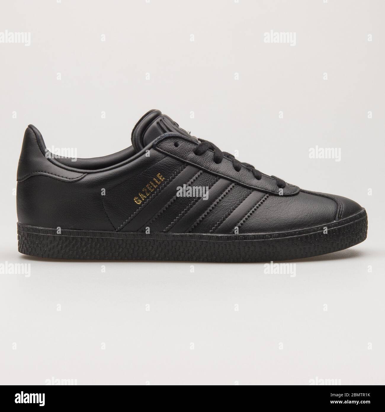 Adidas gazelle trainers hi-res and images Alamy