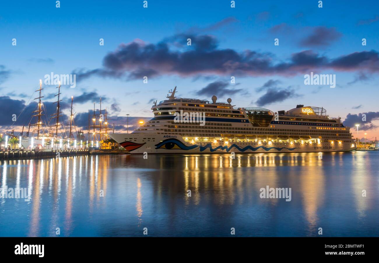 Canary Islands And Cruise Ships High Resolution Stock Photography And Images Alamy