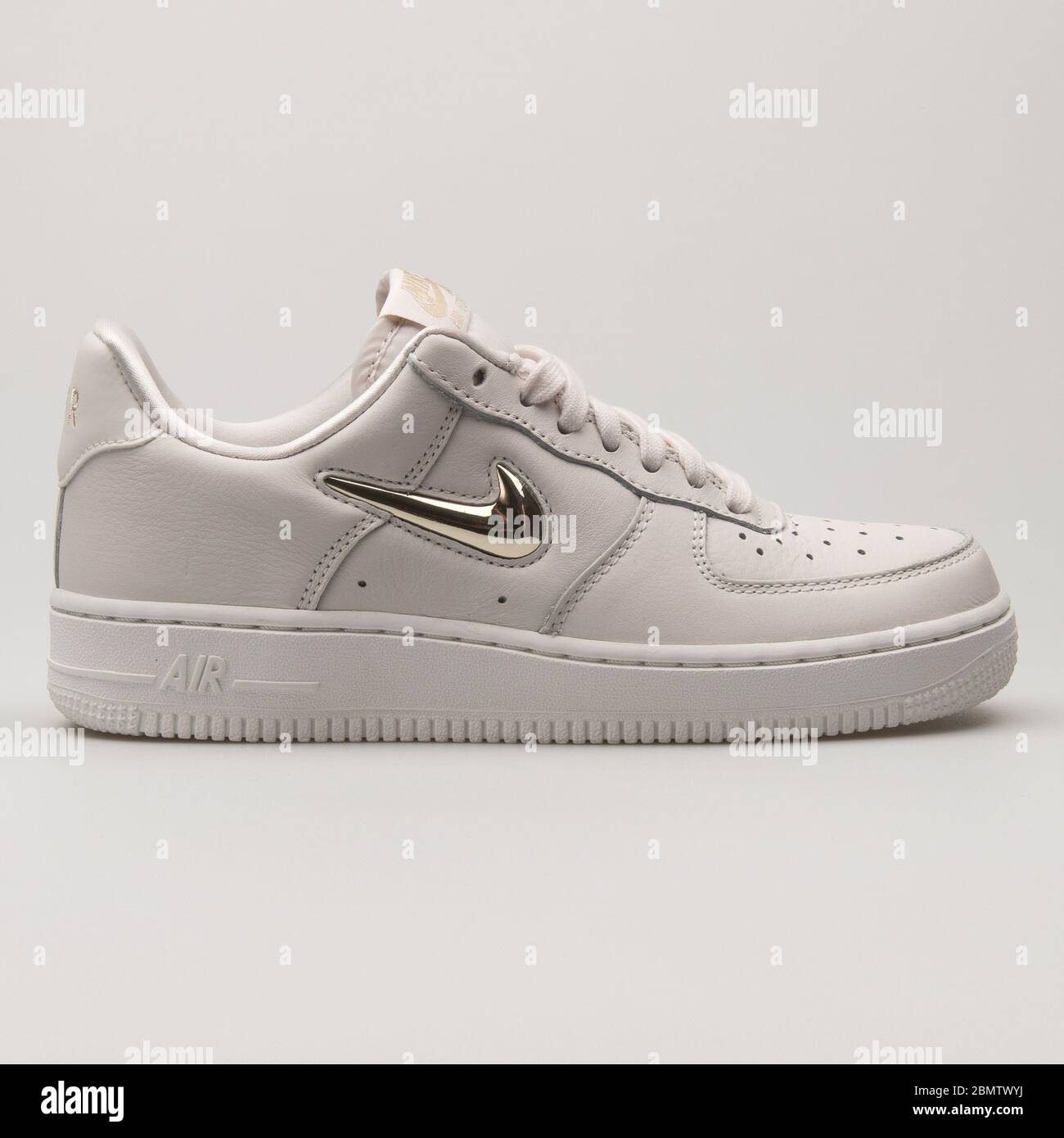 Air force one shoes hi-res stock photography and images - Page 5 - Alamy