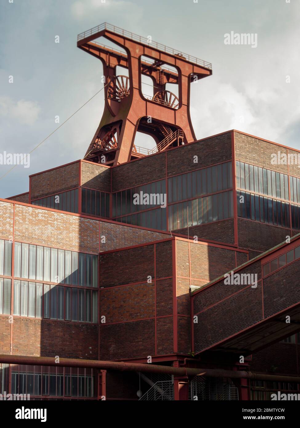 Zeche Zollverein, Förderturm Schacht XII, UNESCO Welterbe, Essen, Ruhrgebiet, NRW, Deutschland  Rechtl. Hinweis: Veröffentlichung für redaktionelle Zw Stock Photo