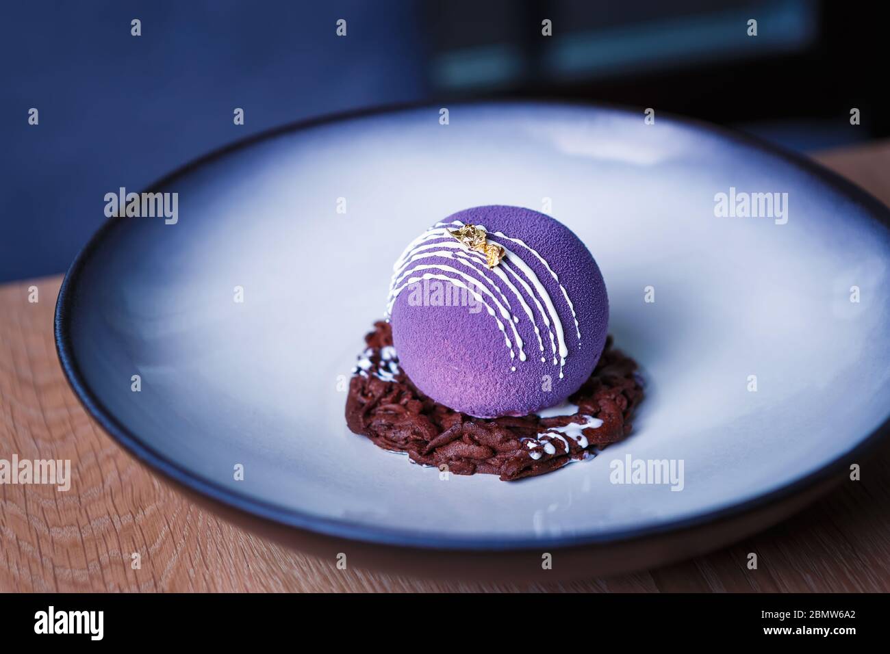 Purple dessert plates hot sale