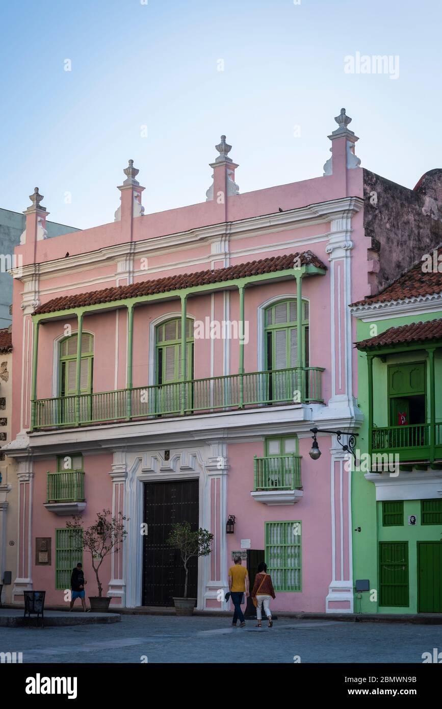 Beautiful colonial building with newly refurbished pink and green facade, Plaza de San Francisco de Asís, , Old City Centre, Havana Vieja, Havana, Cub Stock Photo