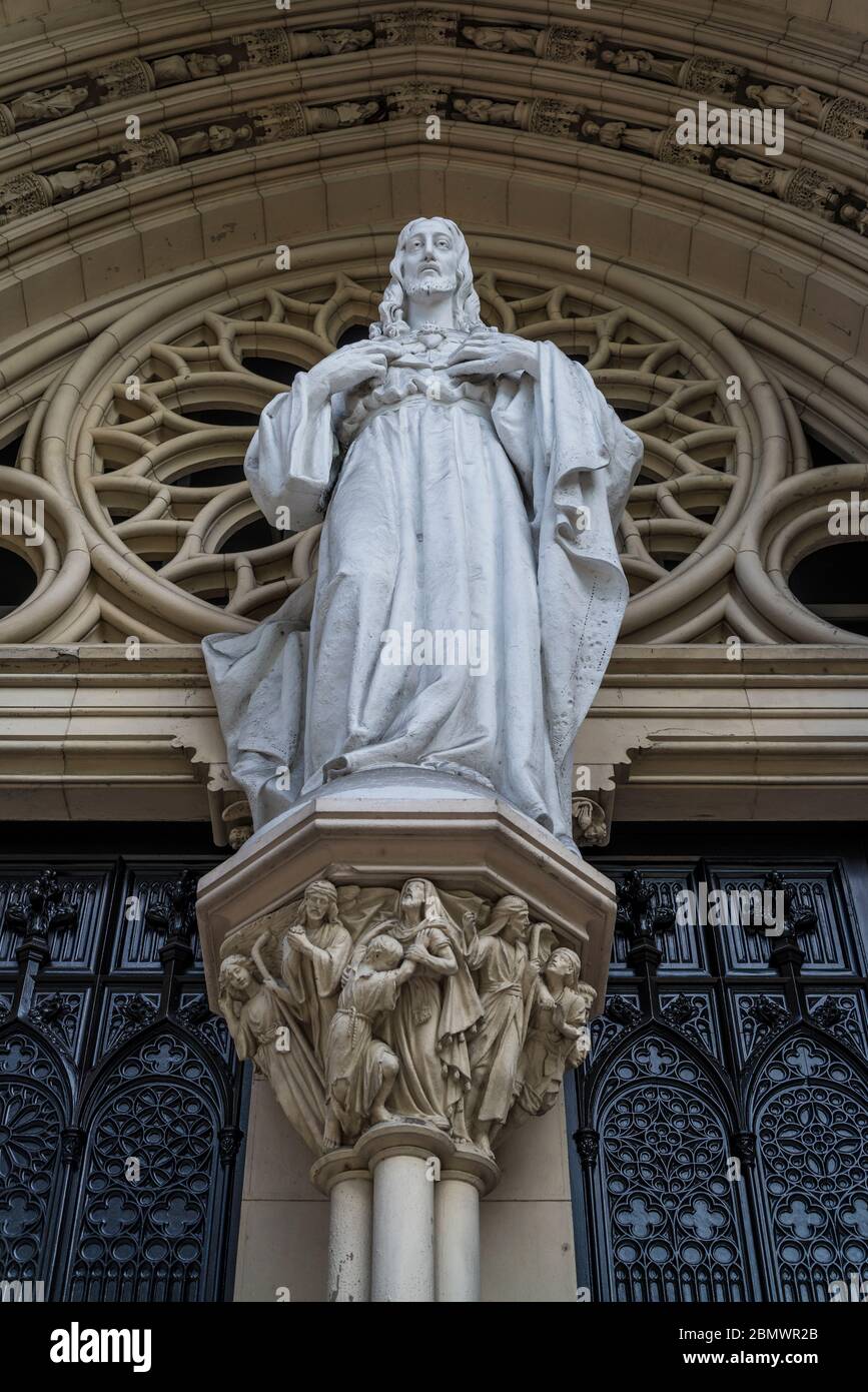 Iglesia de Reina, Church of the Sacred Heart and Simon Bolivar avenue at night, Havana Centro district, Havana, Cuba Stock Photo