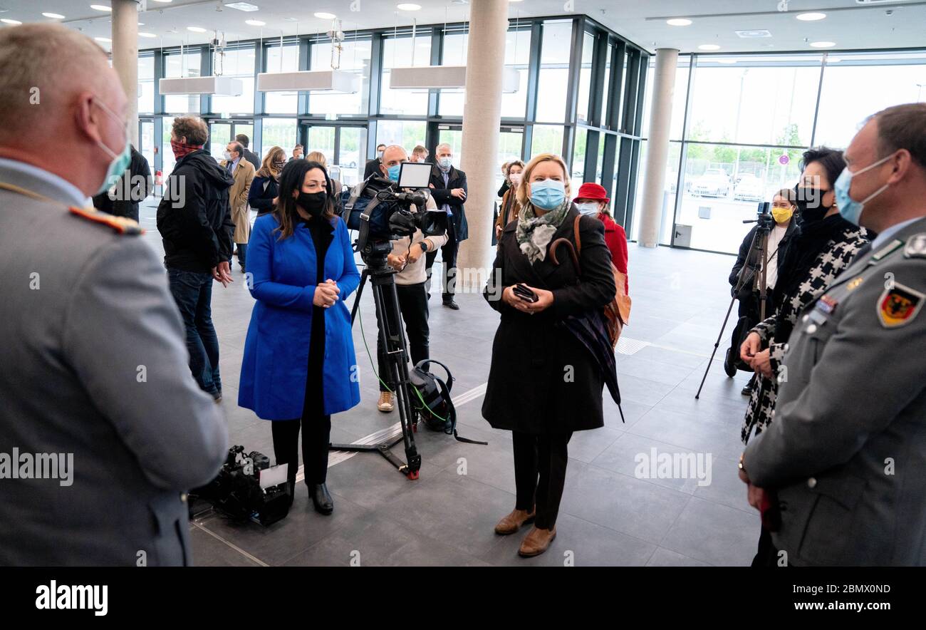 11 May 2020, Berlin: Eva Högl (SPD, r), the future Federal Armed Forces Commissioner of the Federal Government, and Dilek Kalayci (SPD), Health Senator, wear face masks while talking to soldiers at the opening of the new Jafféstrasse Corona Treatment Centre (CBZJ) on the Berlin Exhibition Grounds. The centre will initially go into a 'stand-by mode', with staff on call for operations. The exhibition hall on Jafféstrasse has been converted so that there would be room for around 500 patients if the hospitals reached their capacity limits. Construction costs of more than 31 million euros were plan Stock Photo