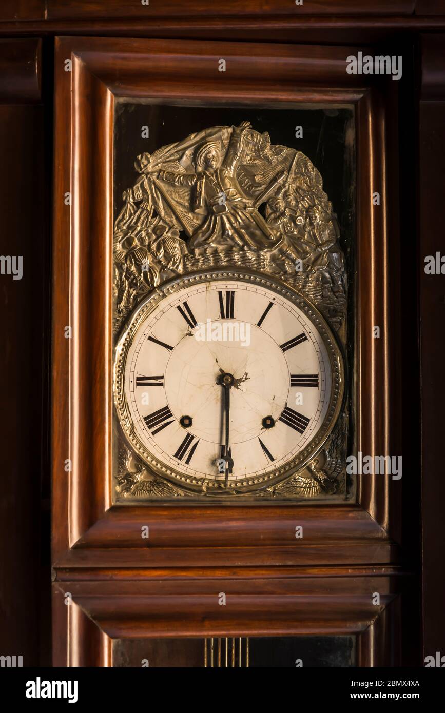 Old clock, Romantic Museum housed in the colonial era Brunet palace, Plaza Mayor, Trinidad, Cuba Stock Photo