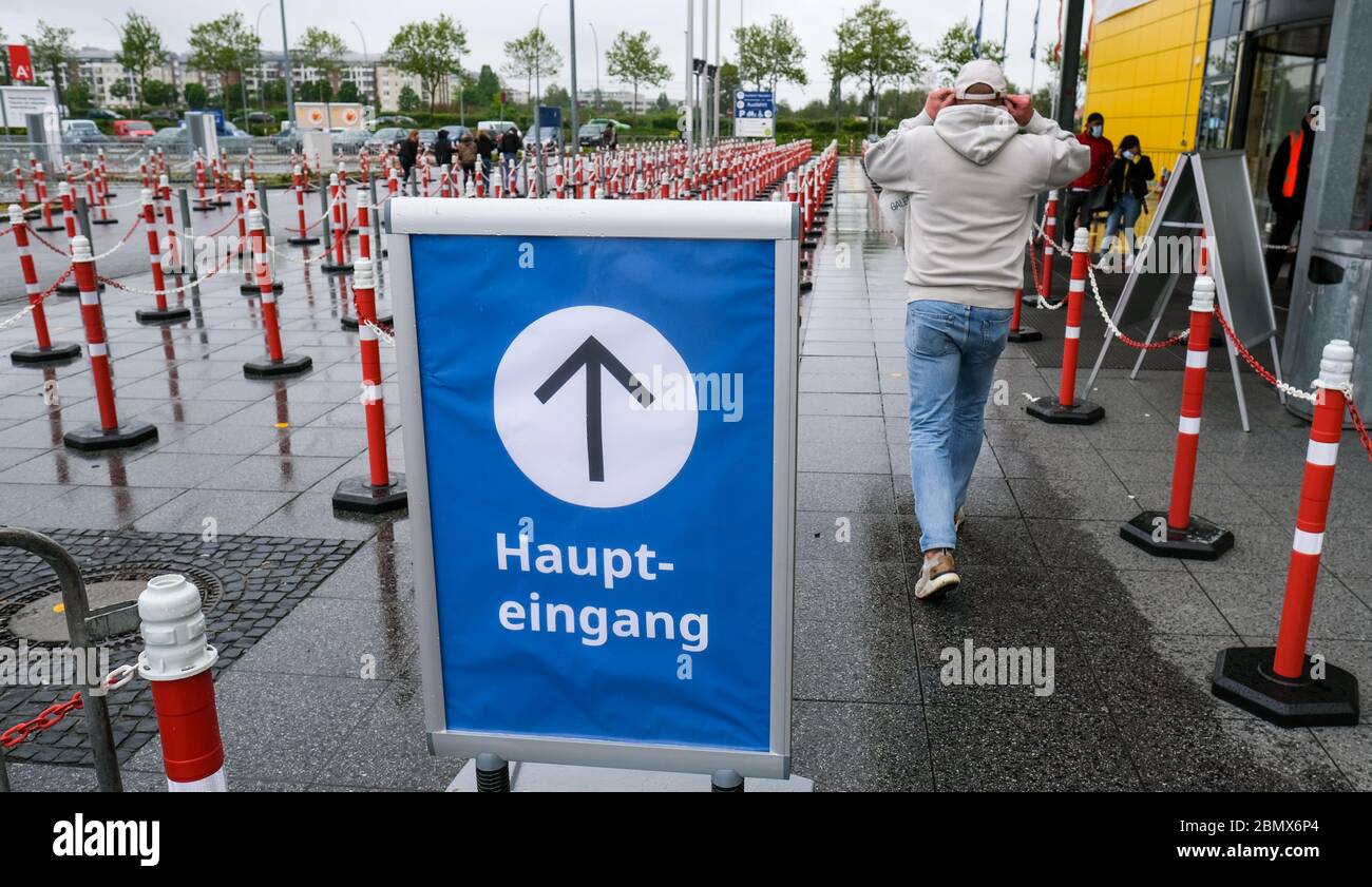 Page 2 Ikea Customers High Resolution Stock Photography And Images Alamy