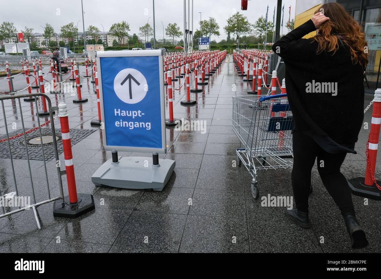 Page 2 Ikea Customers High Resolution Stock Photography And Images Alamy