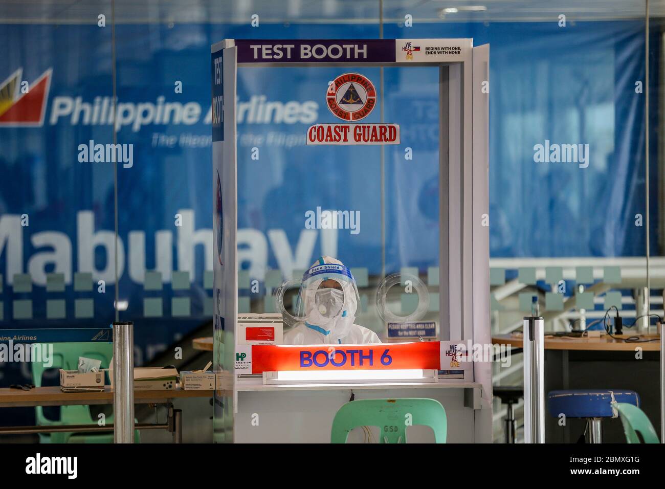 Manila. 11th May, 2020. A health worker wearing protective suit is seen inside a COVID-19 testing booth as waiting for the arrival of Filipinos returning from London at the Manila Ninoy Aquino International Airport in the Philippines, May 11, 2020. All foreigners and Filipinos arriving in the Philippines need to undergo testing for the COVID-19 and quarantine to stem the spread of the virus, Presidential spokesperson Harry Roque said on Monday. Credit: Rouelle Umali/Xinhua/Alamy Live News Stock Photo