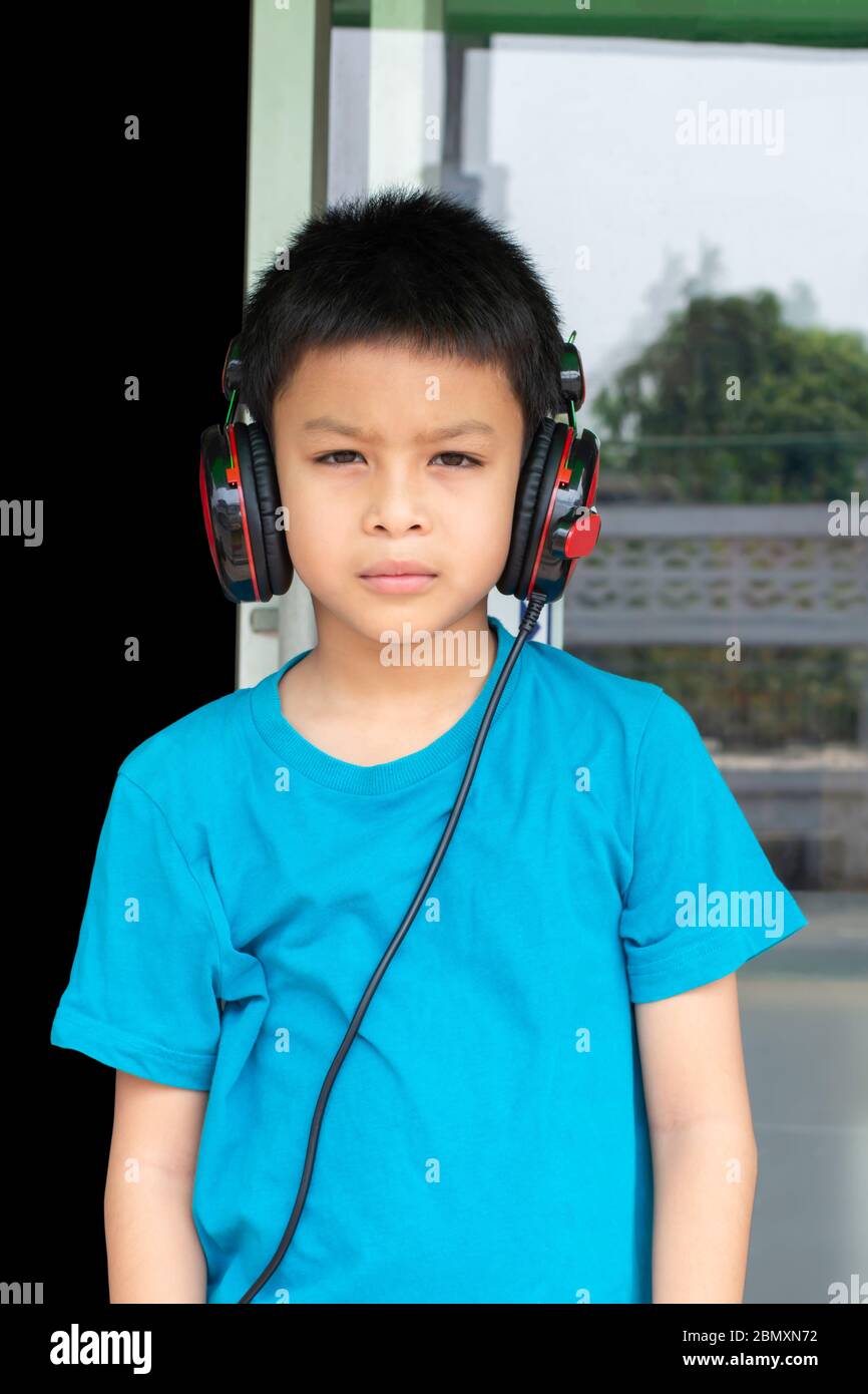 Earphone boy hotsell