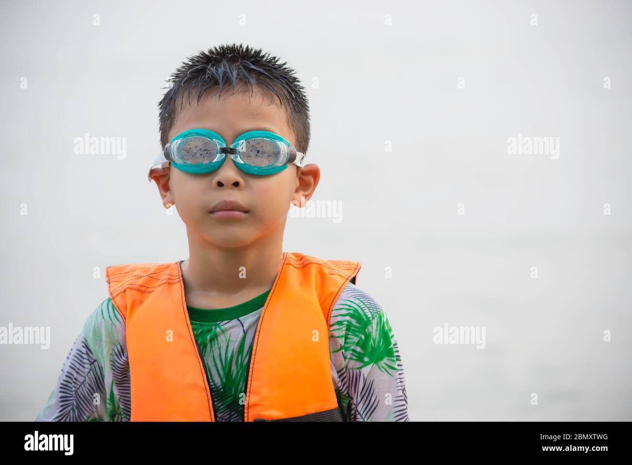 Child wearing life jacket hi-res stock photography and images - Alamy