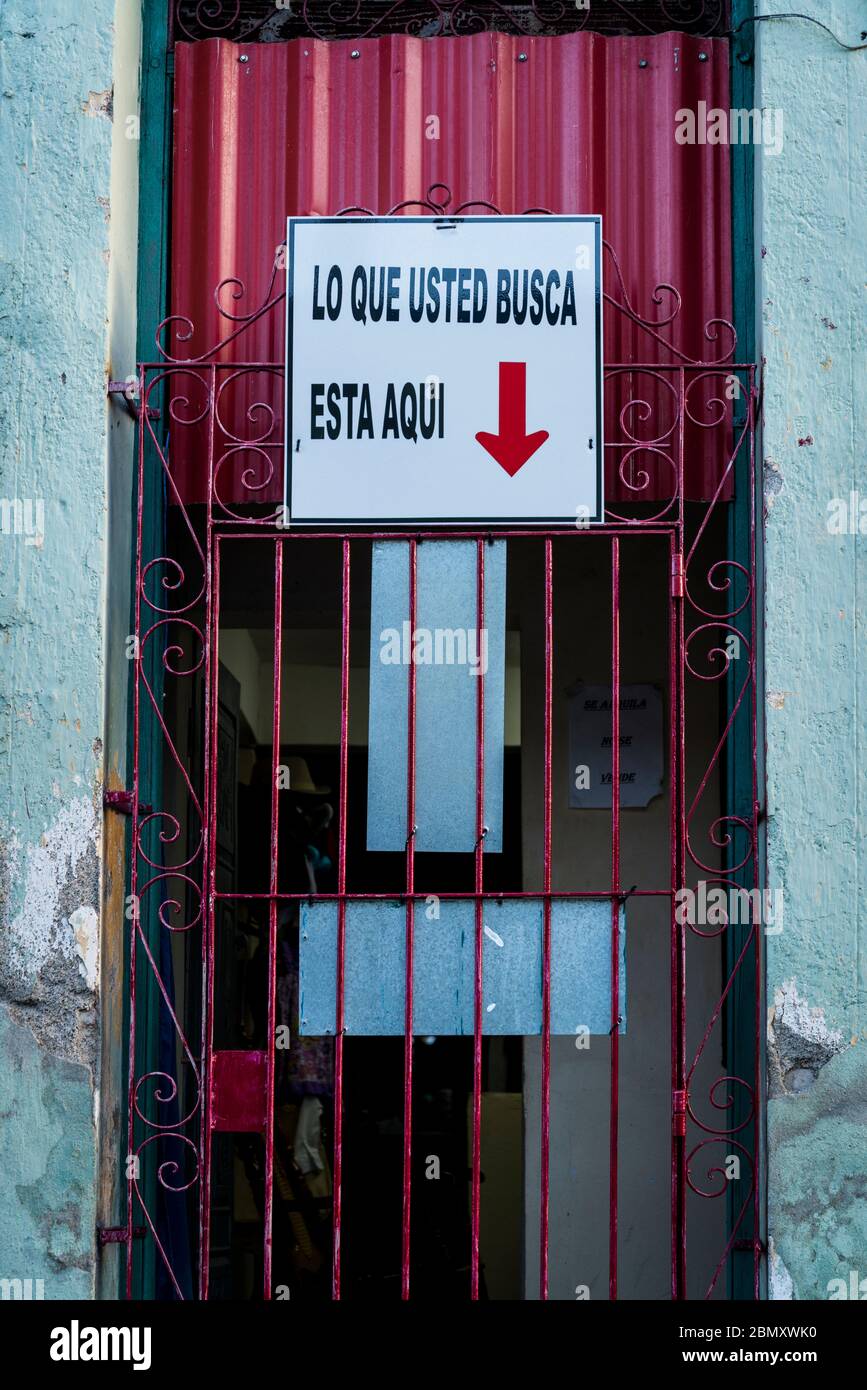 Shop sign saying: What you look for is here, Santa Clara, Cuba Stock Photo
