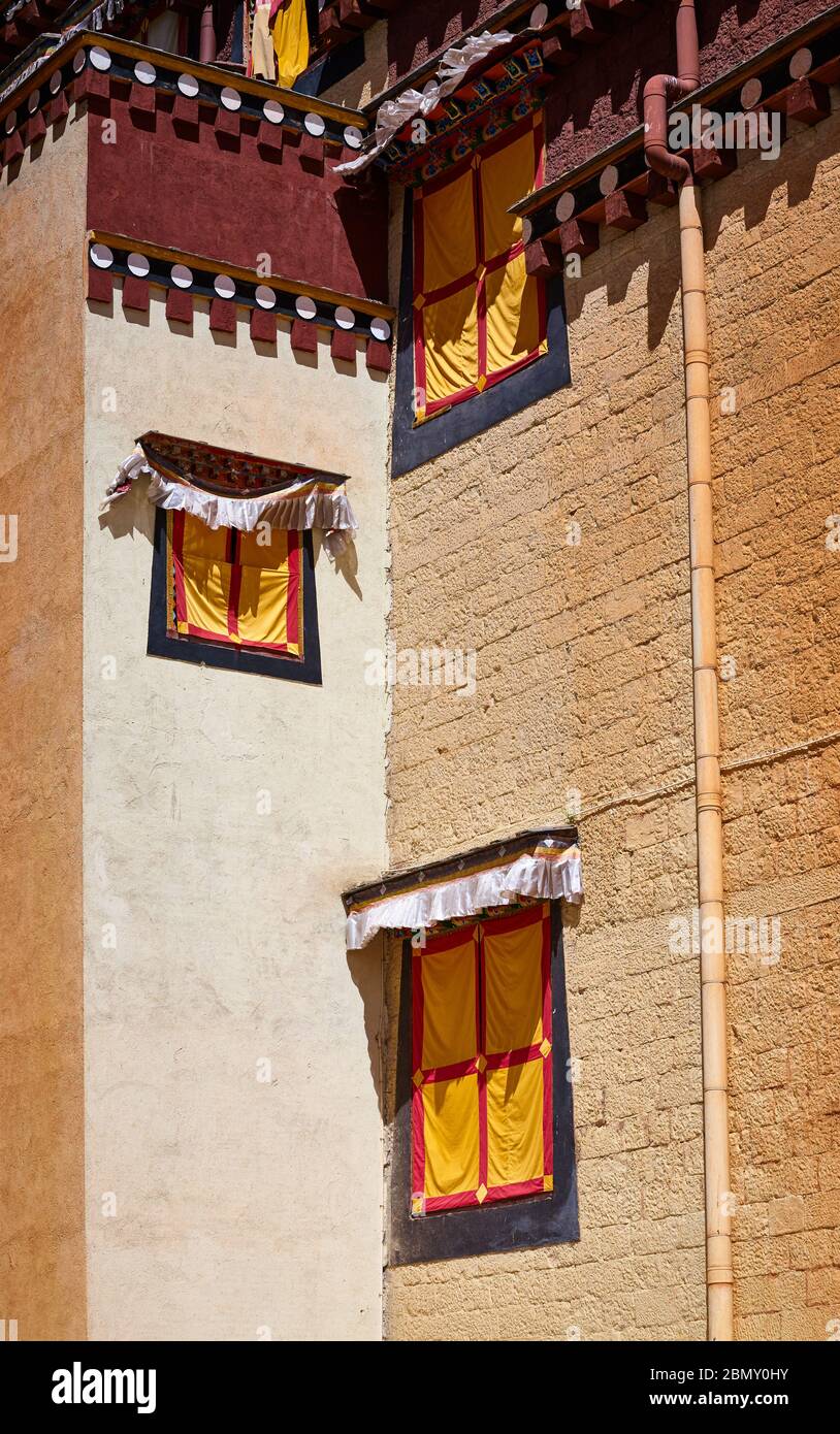 Architecture details of the Songzanlin Monastery, the largest Tibetan Buddhist monastery in Yunnan, China. Stock Photo