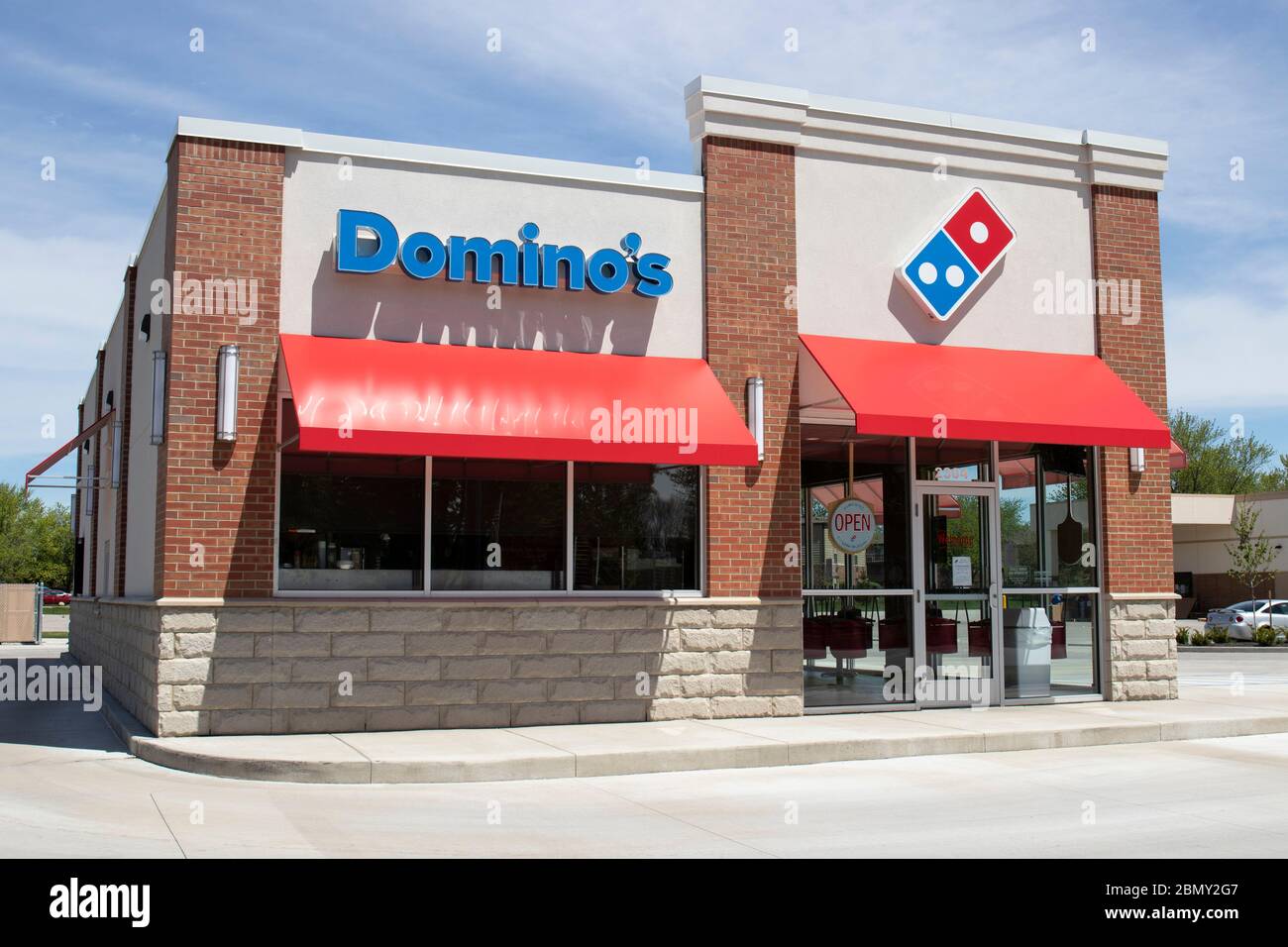 Kokomo - Circa May 2020: Domino's Pizza Restaurant. Amid Social Distancing rules, Domino's is offering pick up and delivery pizza only. Stock Photo