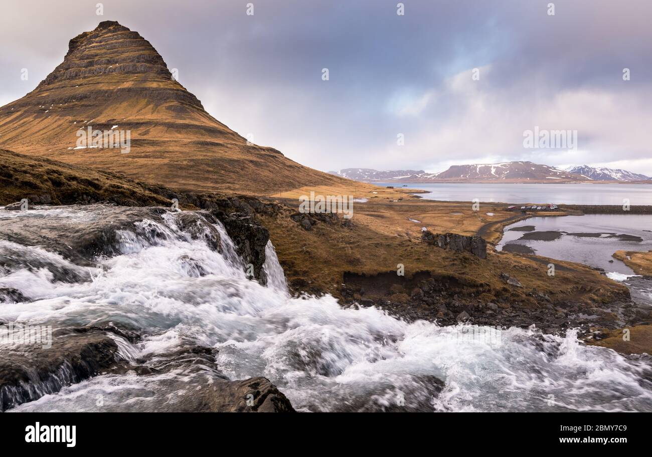 The Kirkjufell mountain and the kirkjufellfoss waterfall at grundarfjordur at Snæfellsnes peninsula in Iceland Stock Photo