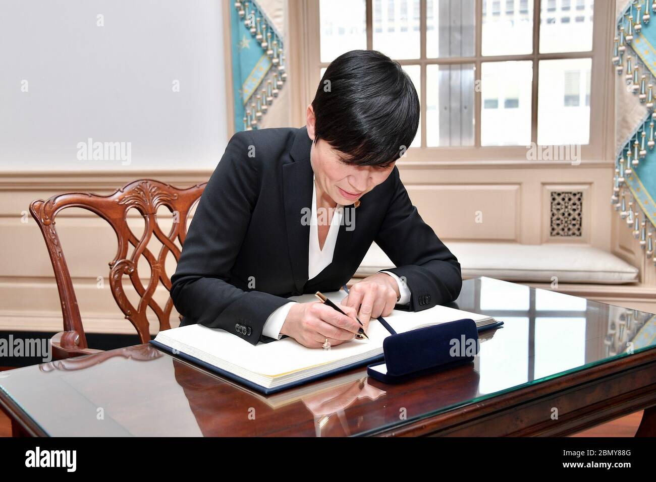 Norwegian Foreign Minister Soreide Signs Secretary Pompeo's Guestbook Norwegian Foreign Minister Ine Marie Eriksen Soreide signs U.S. Secretary of State Michael R. Pompeo's guestbook before their meeting at the U.S. Department of State in Washington, D.C. on December 19, 2018. Stock Photo