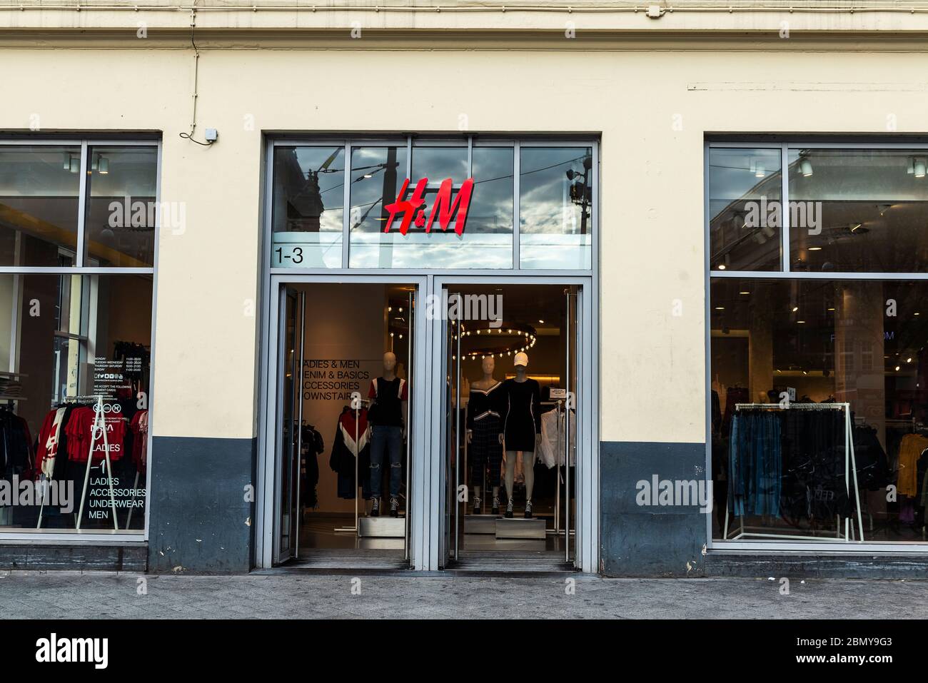 Amsterdam, Netherlands - September 9, 2018: Facade of a HM clothing store  in the center of Amsterdam, Netherlands Stock Photo - Alamy