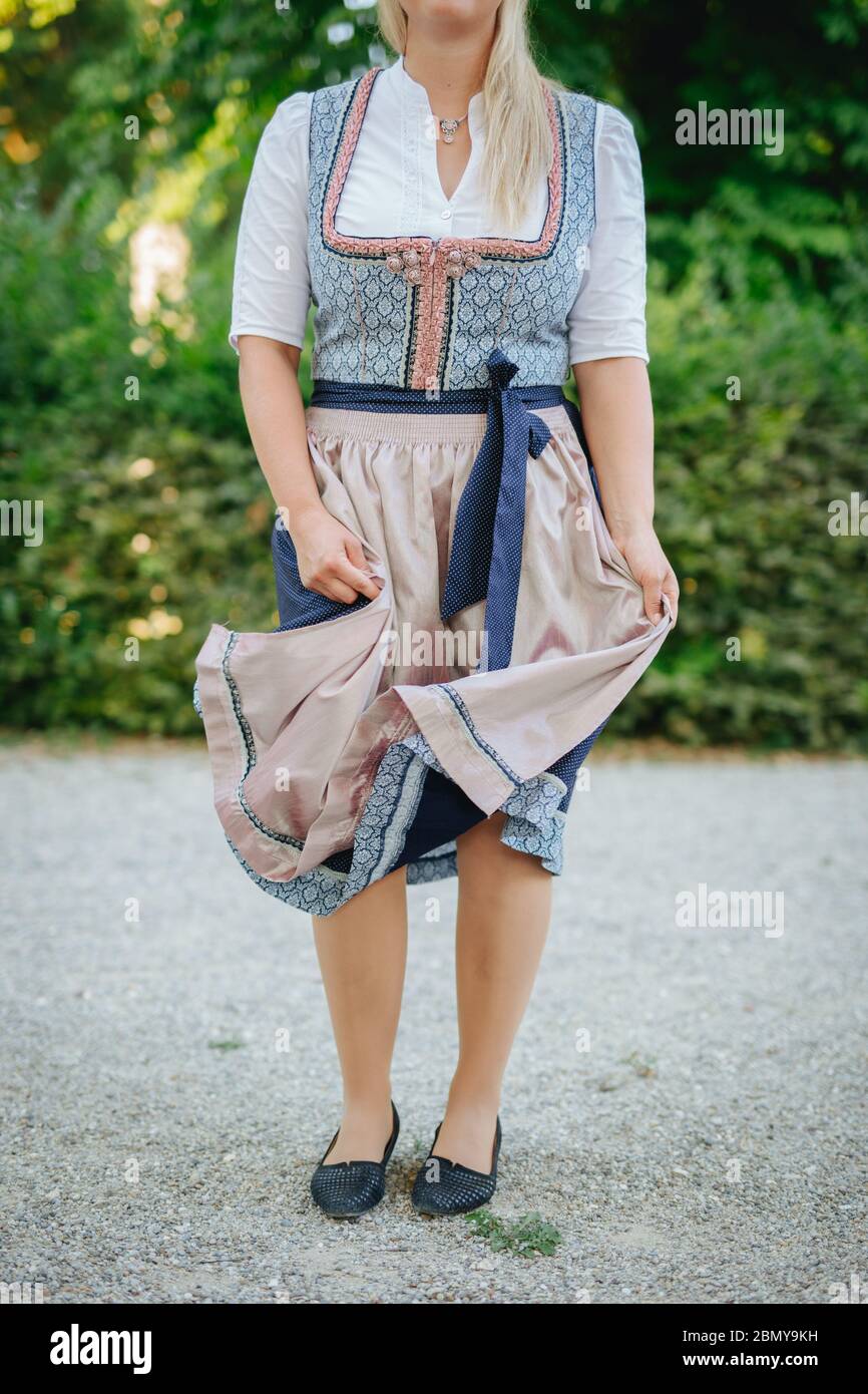 dirndl bavarian
