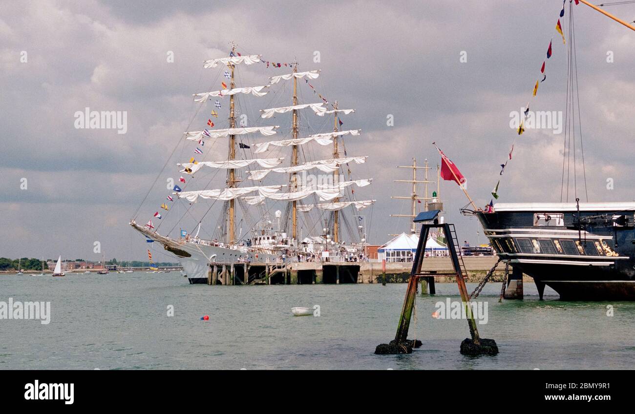 Full rigged sailing ships hi-res stock photography and images - Alamy