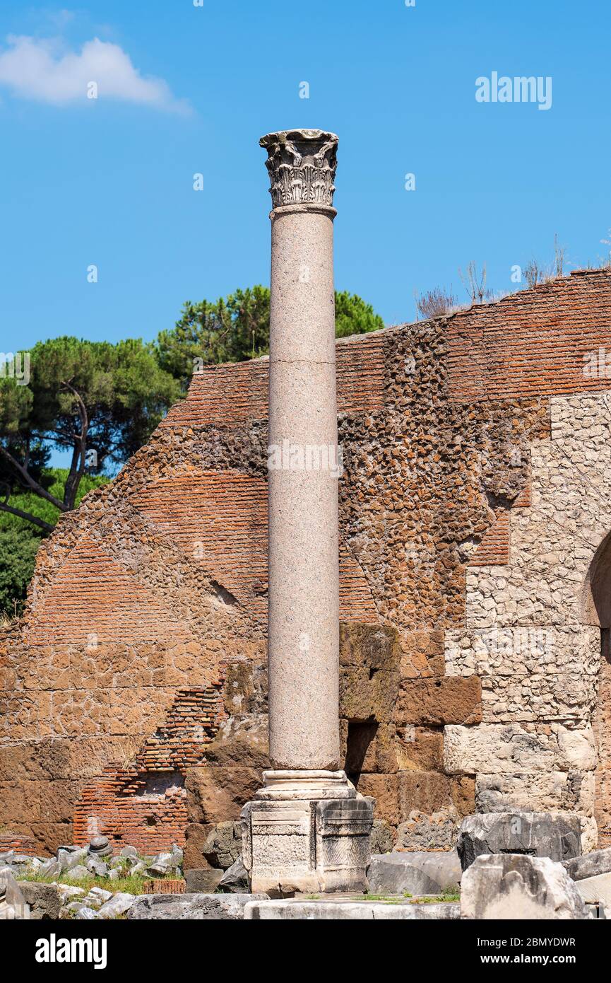 View at the Column in Roman Forum in Rome, Italy Stock Photo - Alamy