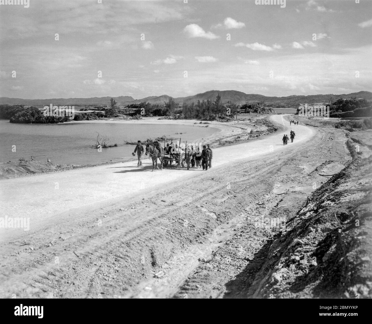 [ 1946 Japan - Okinawans on the Road ] —   Okinawans with a horse-drawn cart walking on a road near Taira (田井等) in Nago (名護), Okinawa, 1946 (Showa 21).  20th century gelatin silver print. Stock Photo