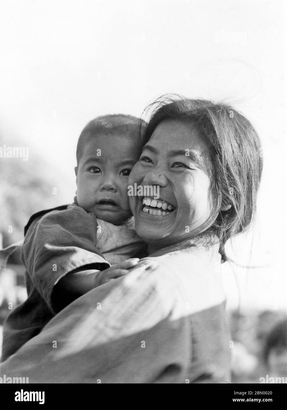 [ 1946 Japan - Mother and Child ] —   Smiling Okinawan mother and child, 1946 (Showa 21).  20th century gelatin silver print. Stock Photo