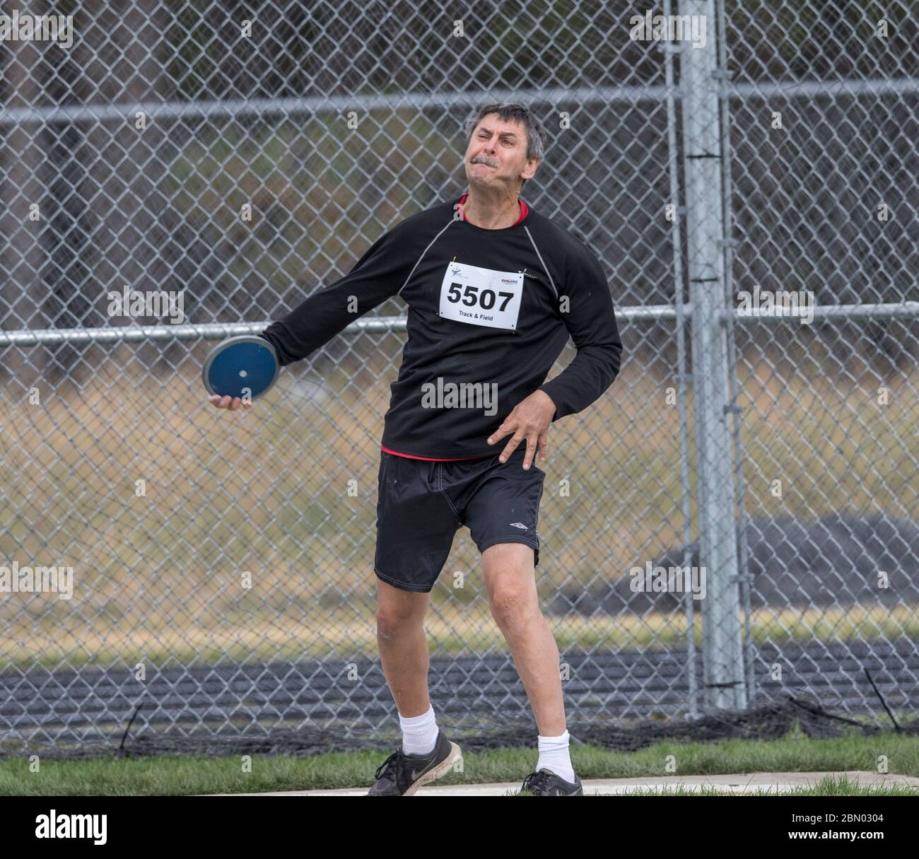 Men's discus throw, age group 55 years old. Getting set to release Stock Photo Alamy