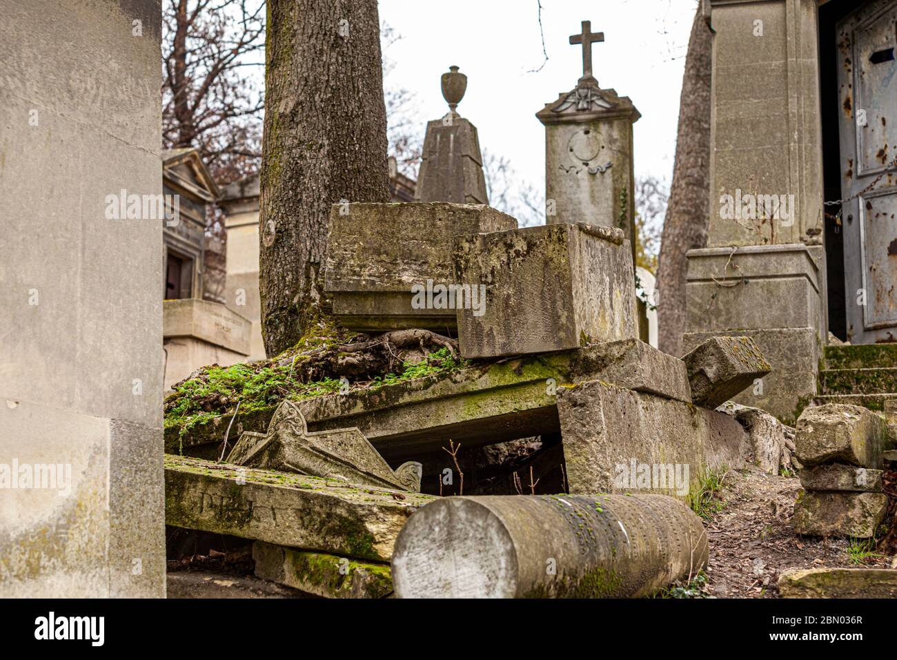 Decayed tombstones on the Cimetière du Père-Lachaise in Paris, France Stock Photo