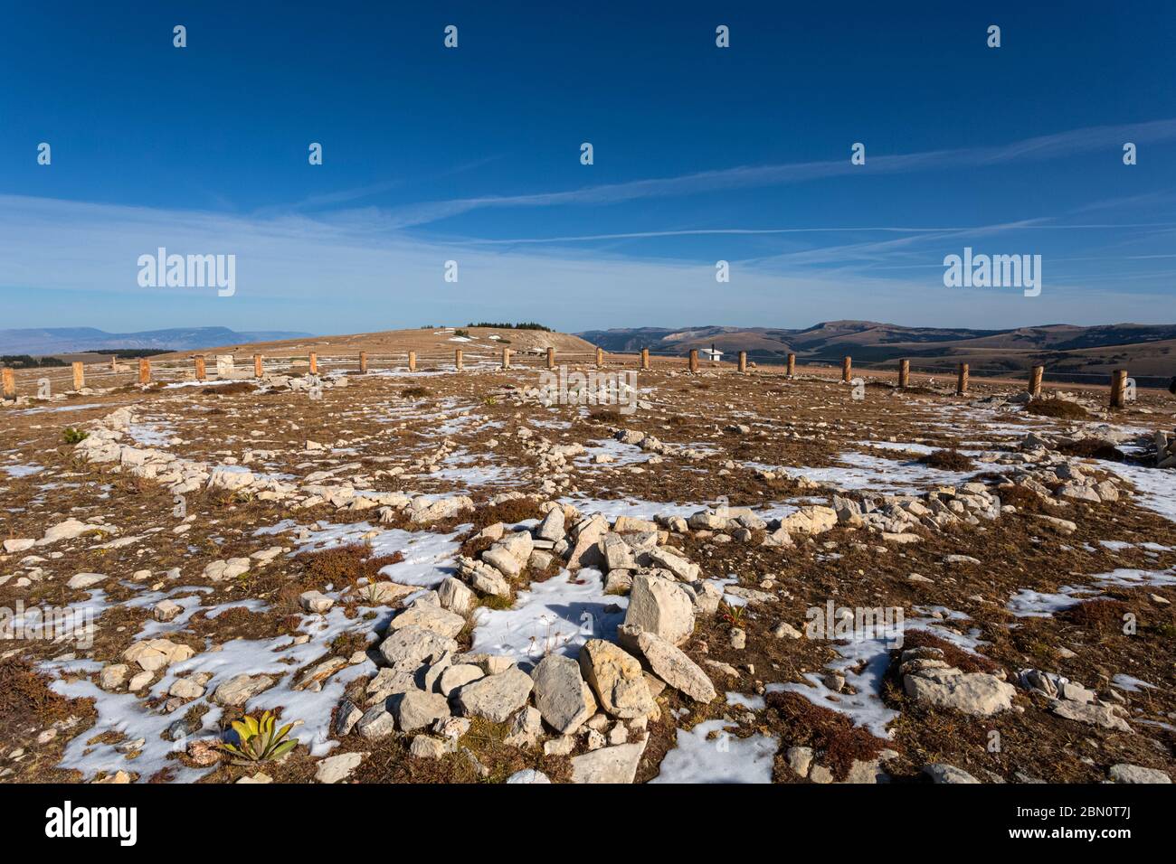 WY04197-00...WYOMING - Limestone blocks creating the cairns and spokes of the Bighorn Medicine Wheel, a national historic monument. Stock Photo
