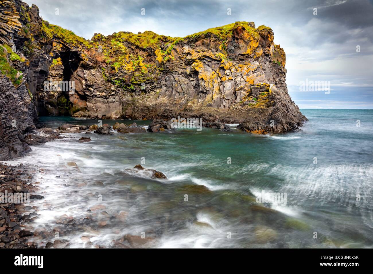 Rock in river iceland hi-res stock photography and images - Alamy