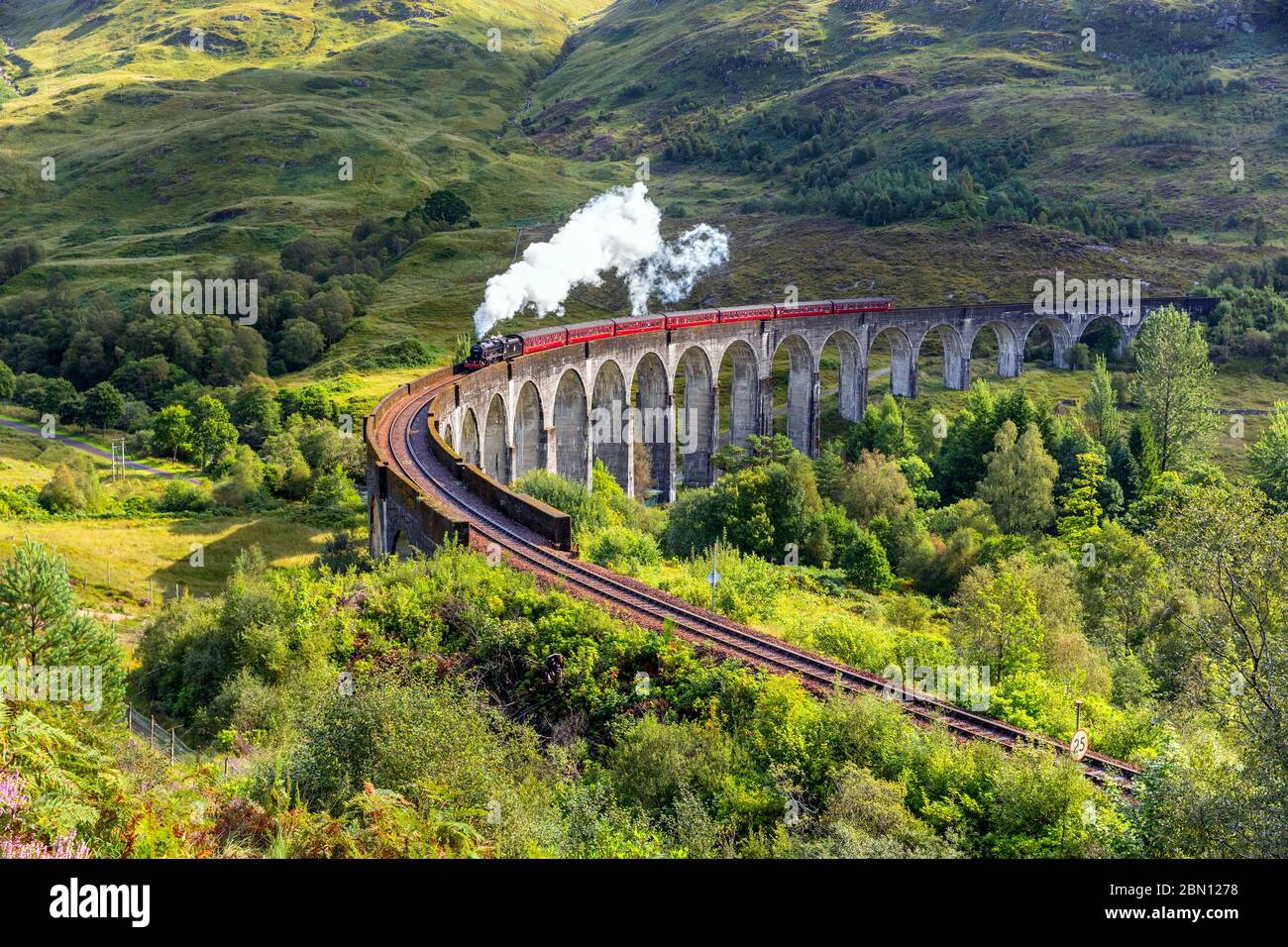 benzine Beroep parlement Jacobite Steam train (AKA the Hogwarts Express) is one of the world's great railway  journeys running on the West Highland Line in Scotland between For Stock  Photo - Alamy