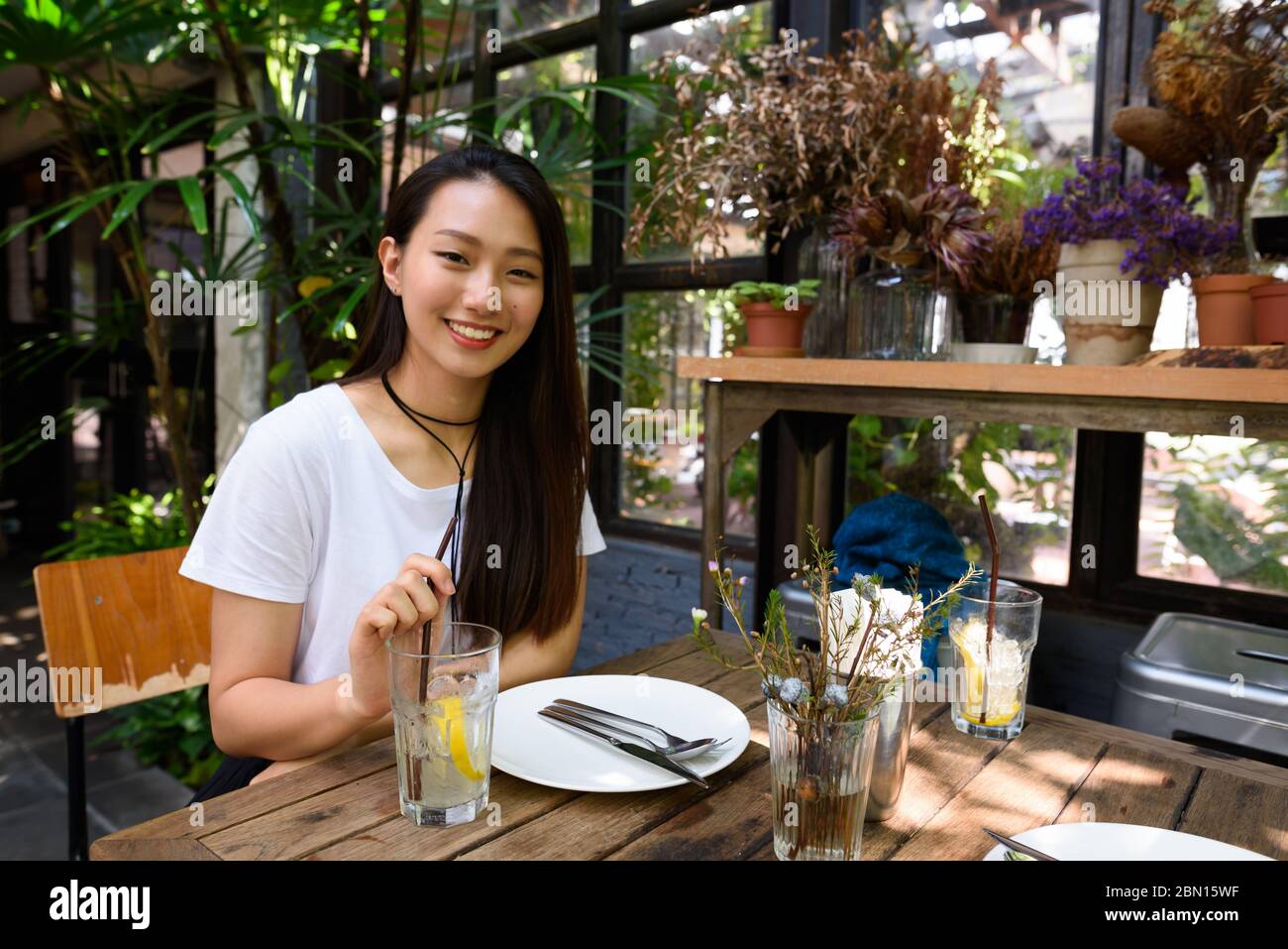 Happy young beautiful Asian woman relaxing at the coffee shop Stock ...