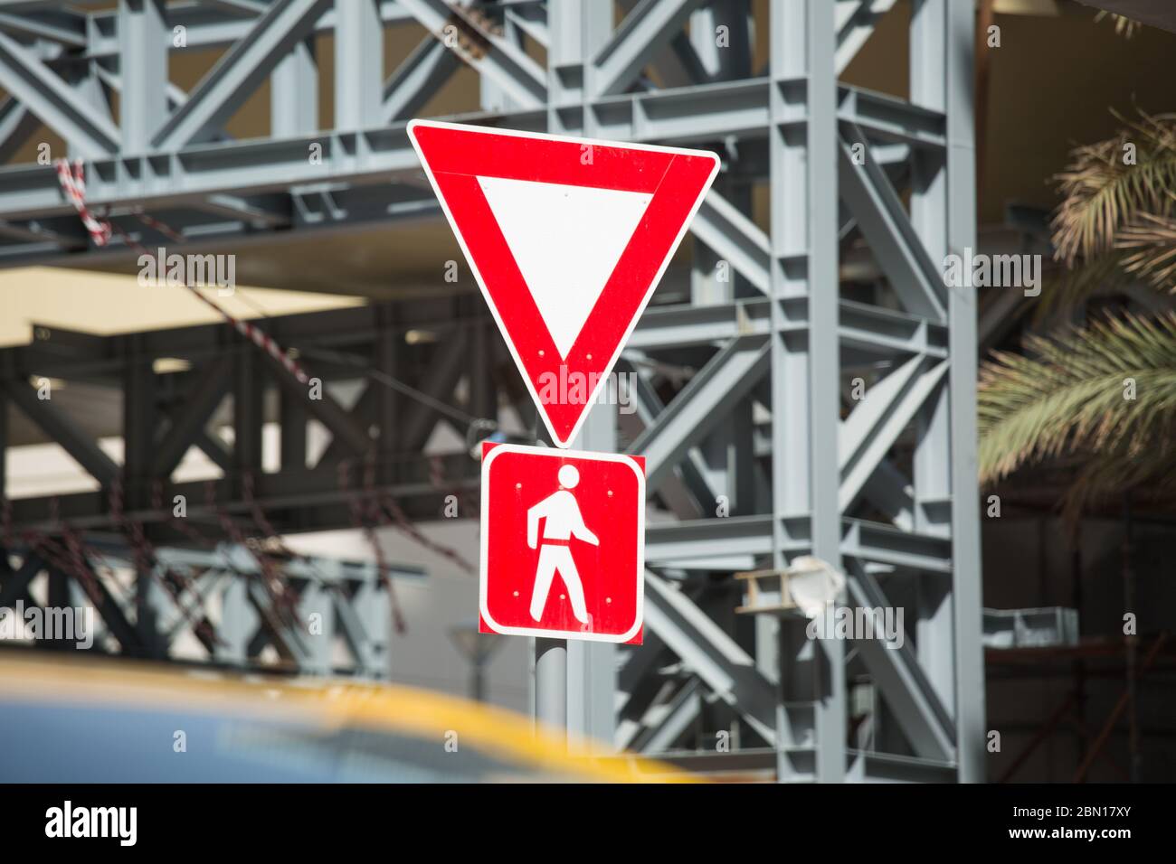 Give way and roundabout sign hi-res stock photography and images - Alamy