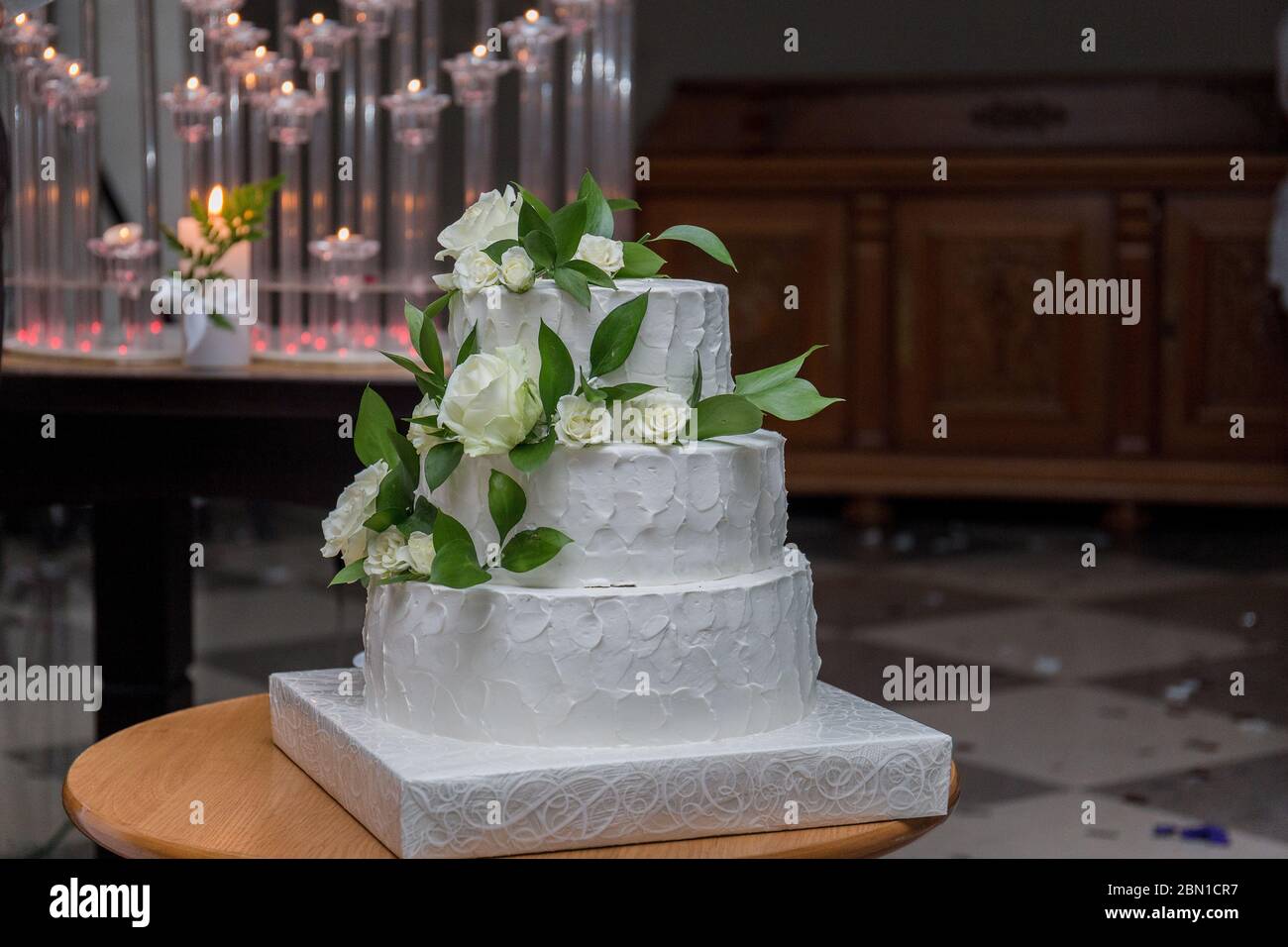 the bride and groom cut a wedding cake Stock Photo Alamy
