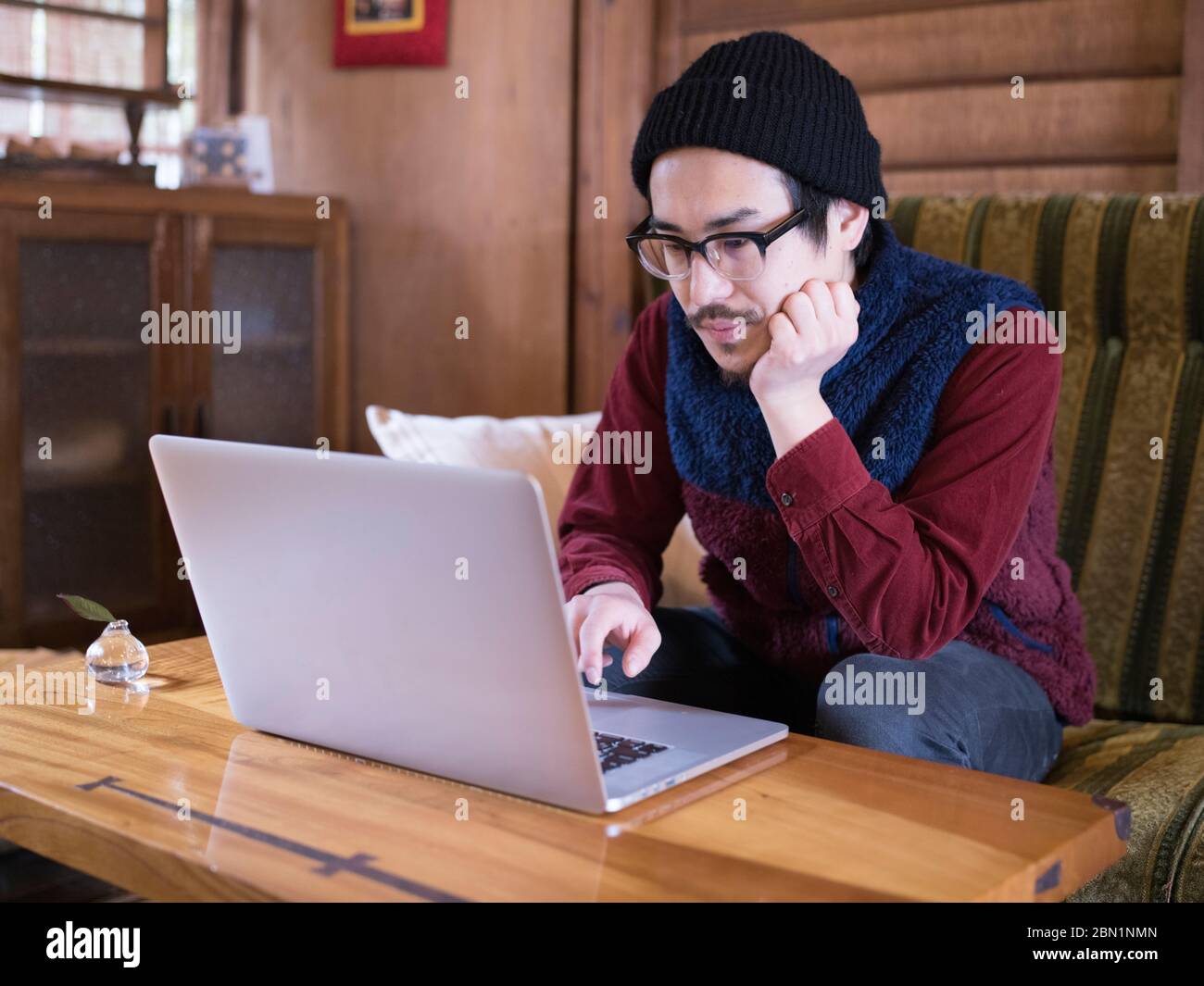 Working online, Cloud Meeting / Zoom Stock Photo - Alamy