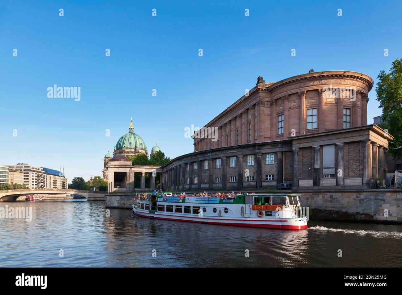 Berlin, Germany - June 02 2019: Boat passing in front of the Alte Nationalgalerie (Old National Gallery) with behind, the Friedrichs Bridge (Friedrich Stock Photo