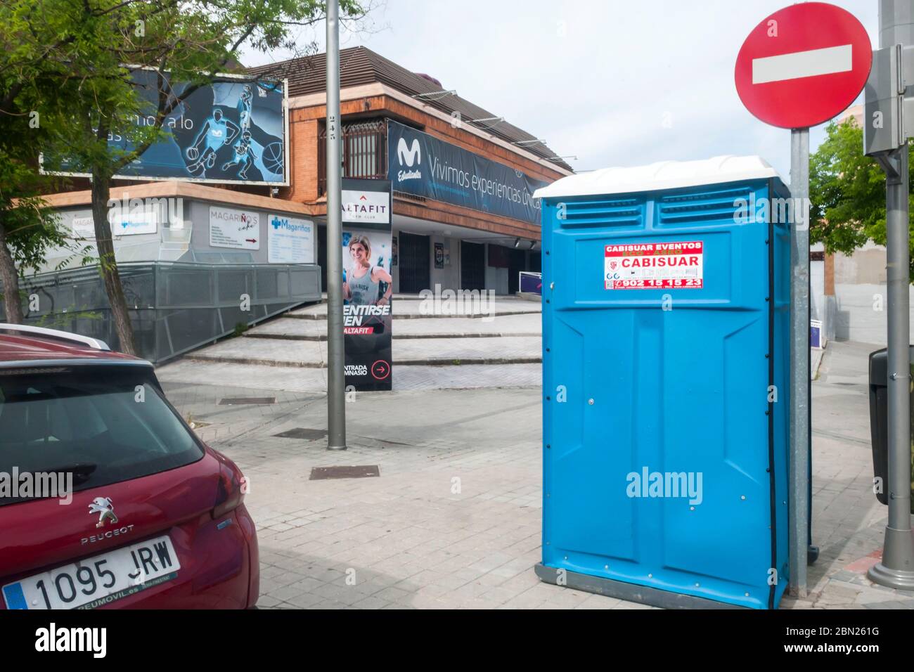 Madrid, Spanien. 10th May, 2020. Closed Tolietten cabin on the 57th day since the state of emergency was imposed by the Spanish government due to the corona crisis. Madrid, May 10th, 2020 | usage worldwide Credit: dpa/Alamy Live News Stock Photo