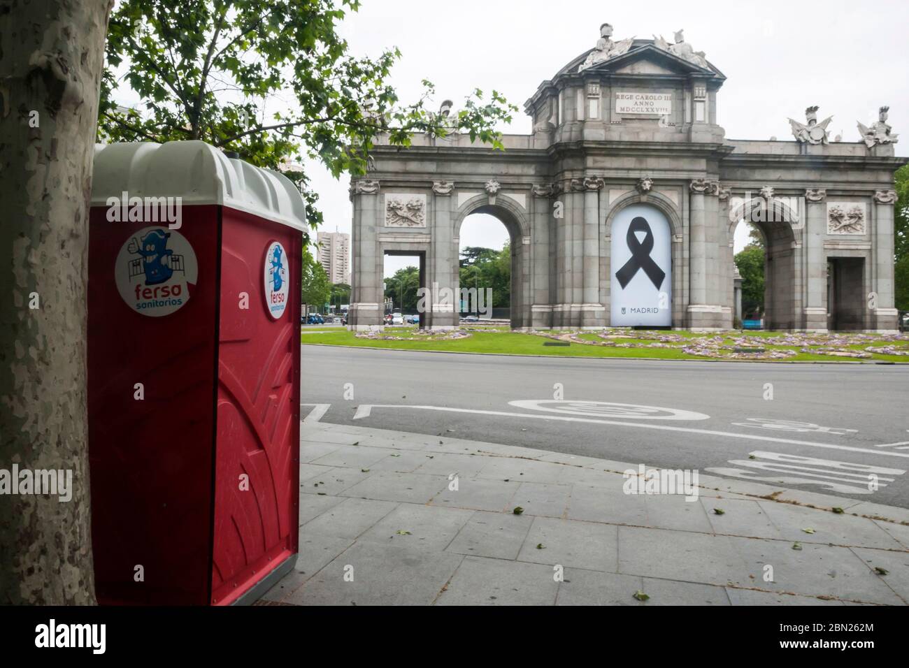 Madrid, Spanien. 10th May, 2020. Closed Tolietten cabin on the 57th day since the state of emergency was imposed by the Spanish government due to the corona crisis. Madrid, May 10th, 2020 | usage worldwide Credit: dpa/Alamy Live News Stock Photo