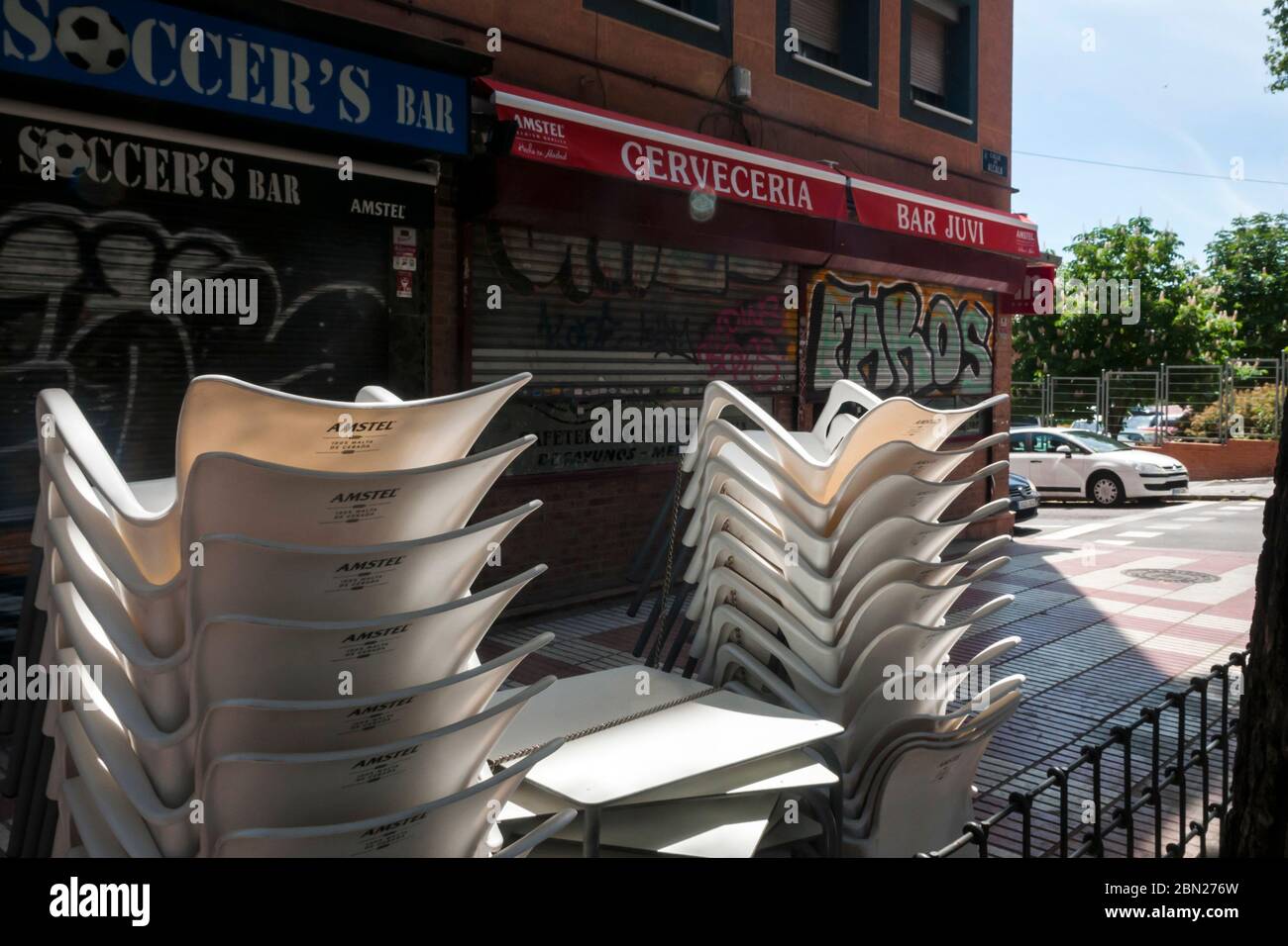 Madrid, Spanien. 10th May, 2020. Closed restaurant on the 57th day since the Spanish government imposed a state of emergency due to the corona crisis. Madrid, May 10th, 2020 | usage worldwide Credit: dpa/Alamy Live News Stock Photo