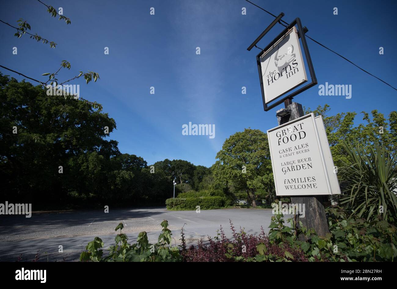 The car park of the horns inn in west parley hires stock photography